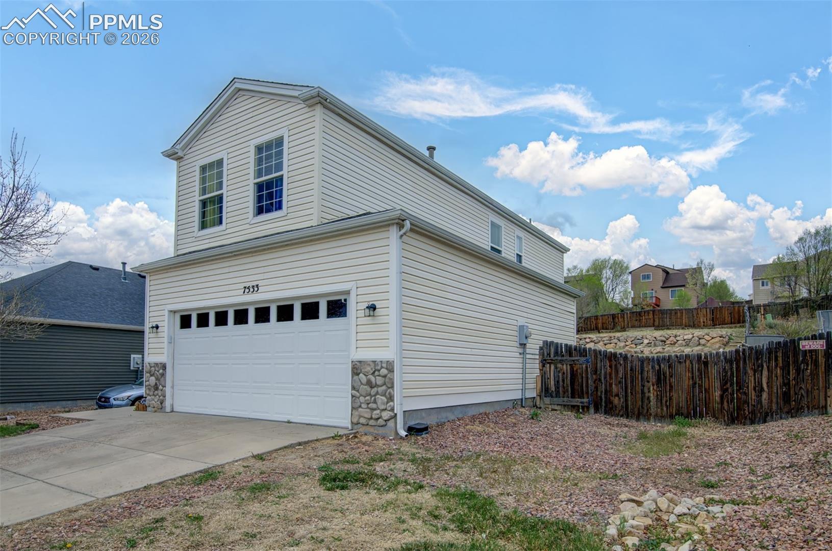 Listing photo 3 for 7533 Sistine Lane
