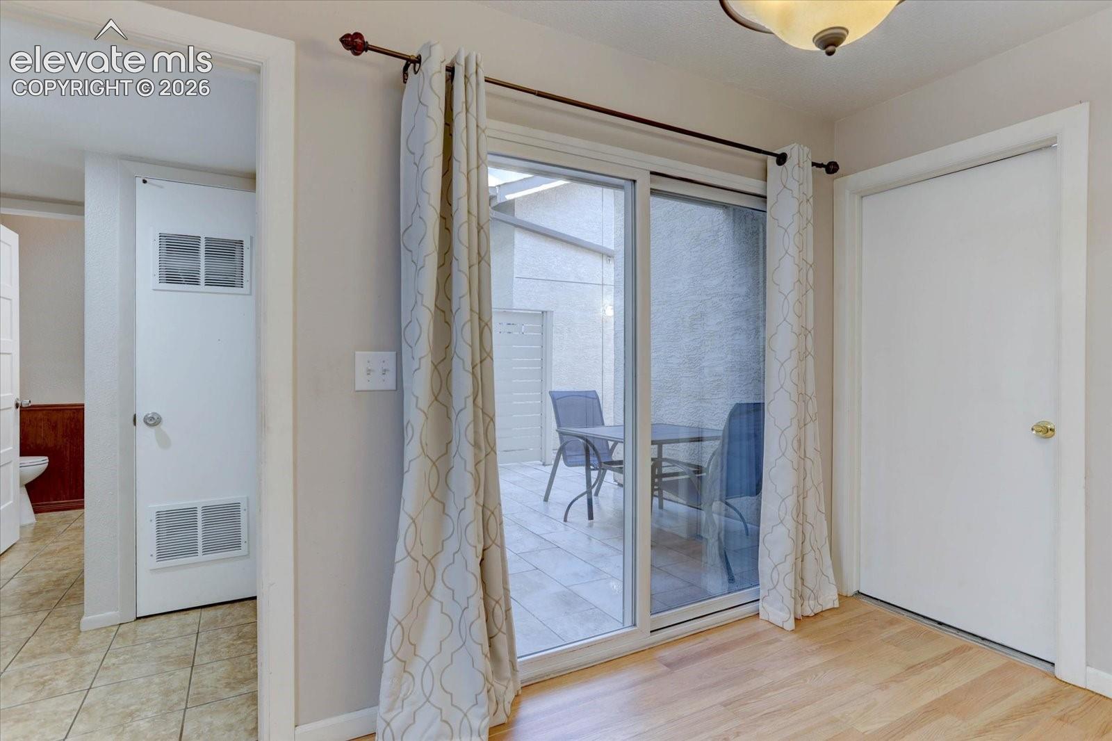 Listing photo 17 for 3330 Templeton Gap Road 55