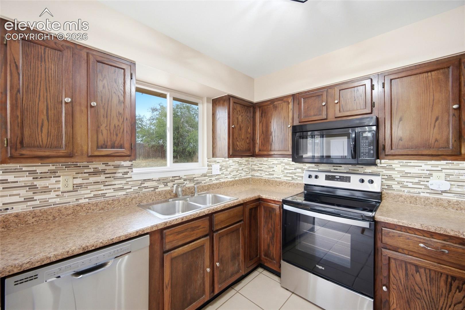 Listing photo 9 for 6735 Blue River Way