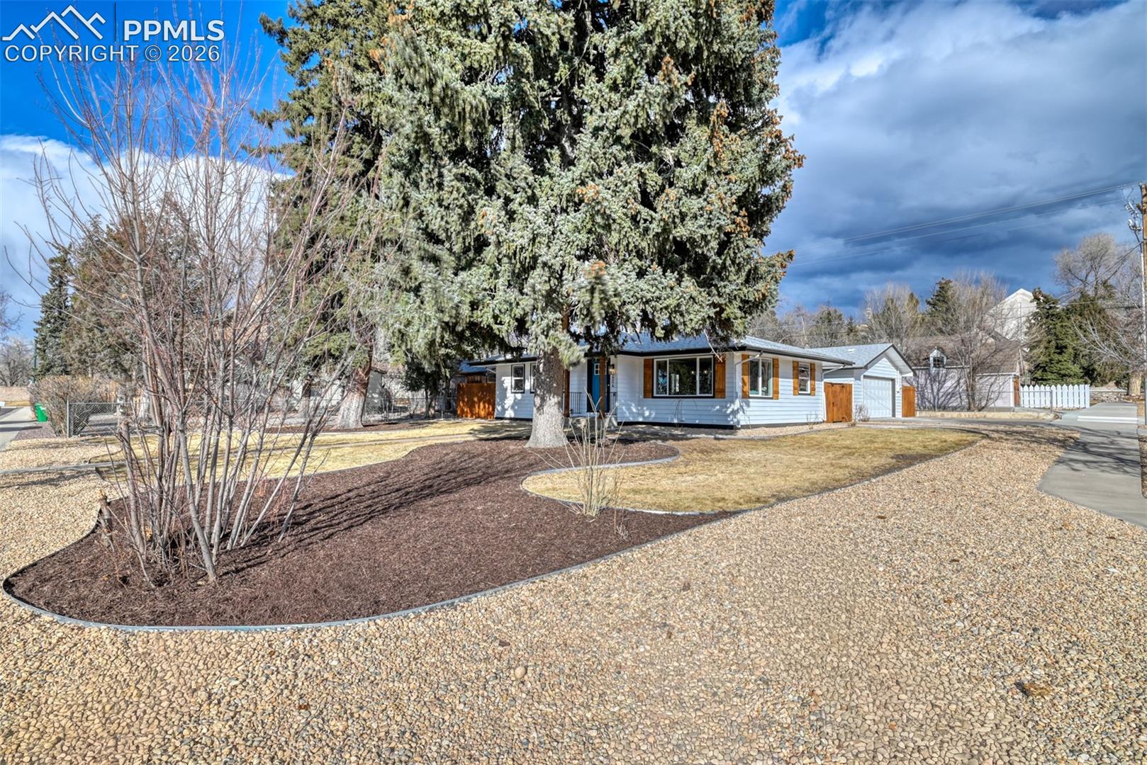 Listing photo 8 for 404 Front Street