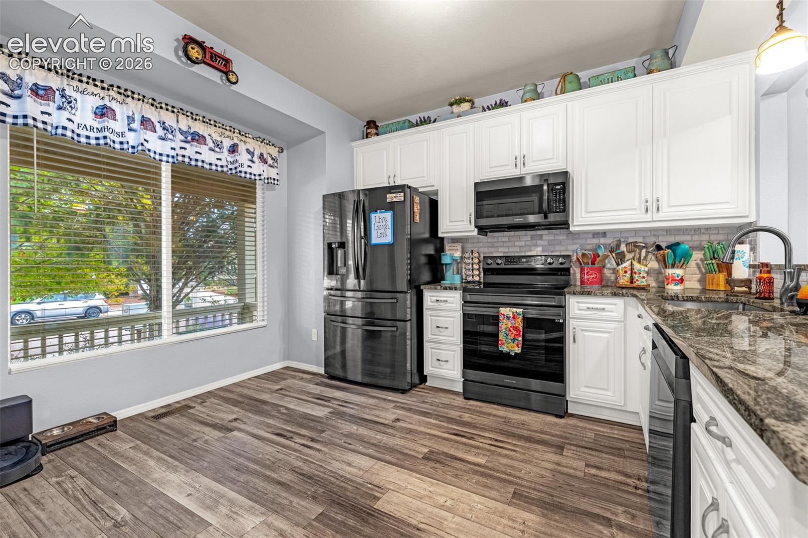 Listing photo 8 for 15628 Dawson Creek Drive