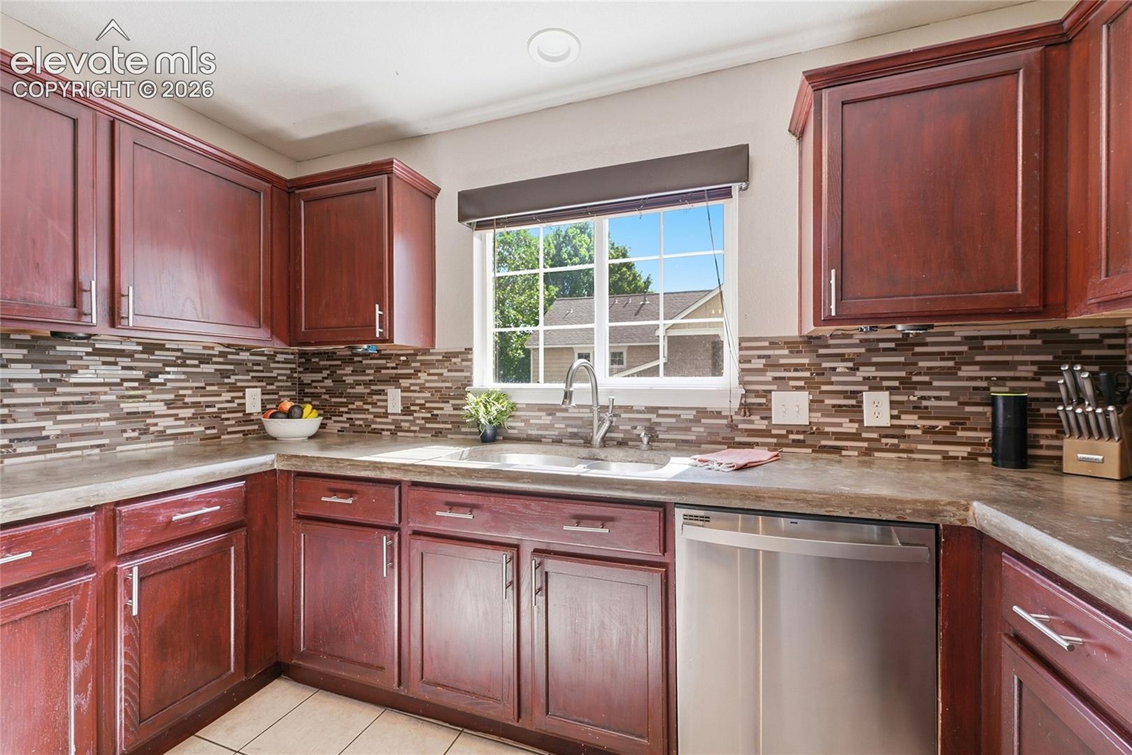Listing photo 11 for 1489 Red Peak Drive