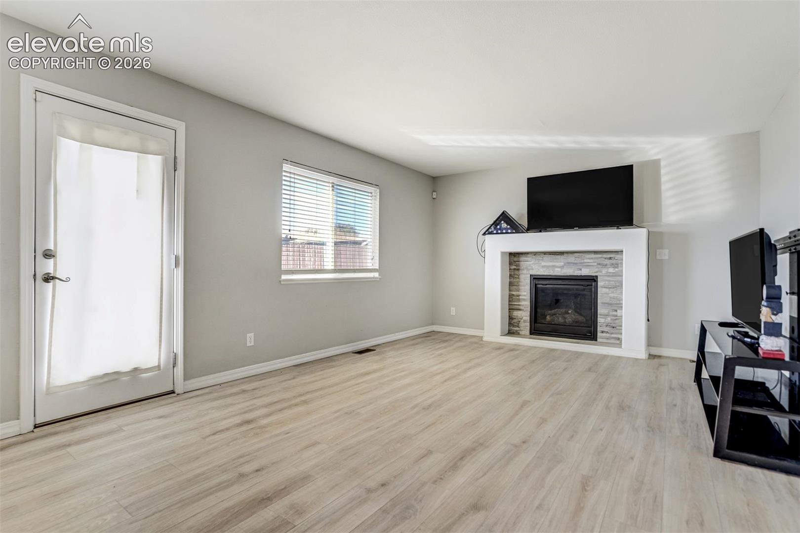 Listing photo 10 for 7335 Willowdale Drive
