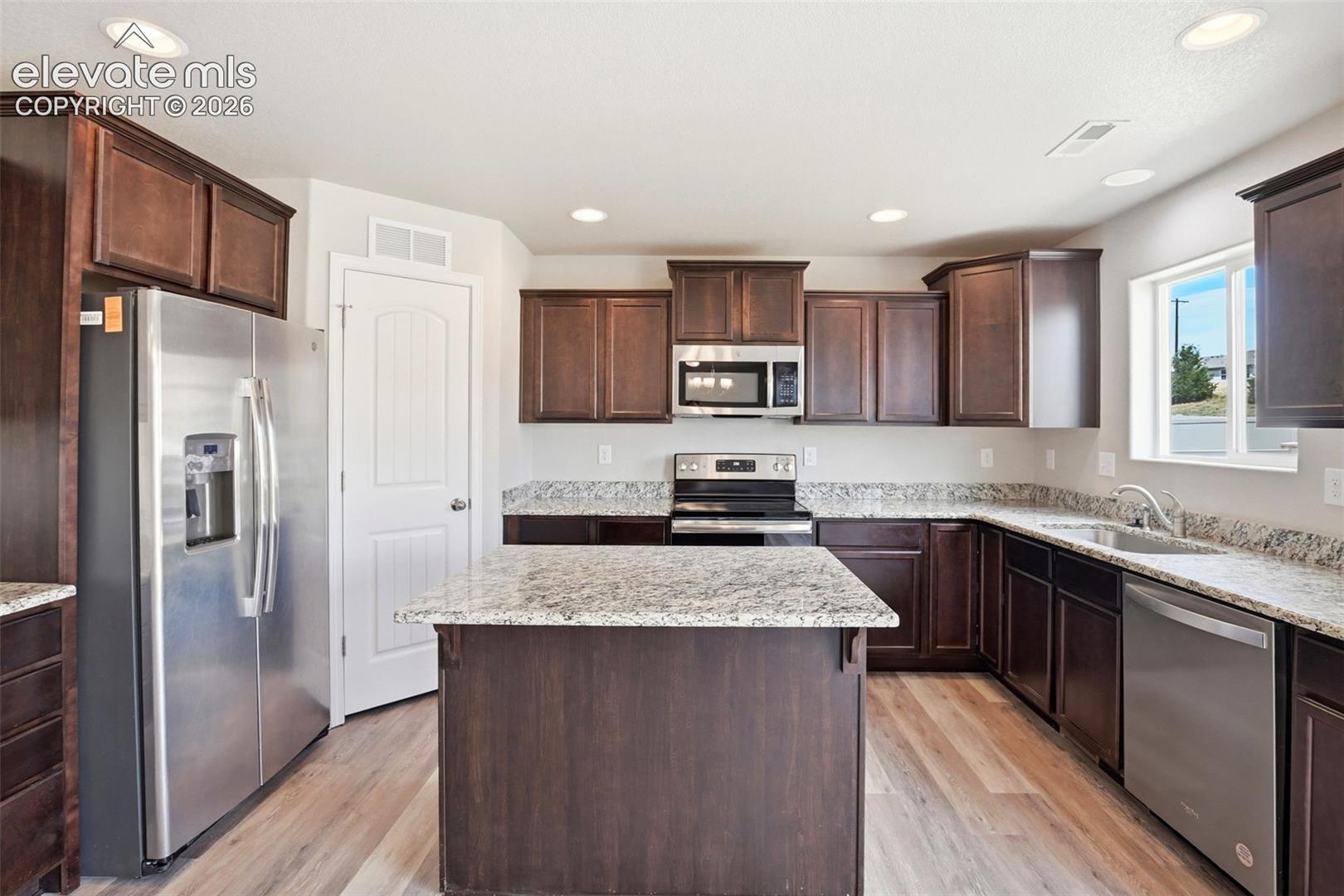 Listing photo 13 for 10725 Traders Parkway