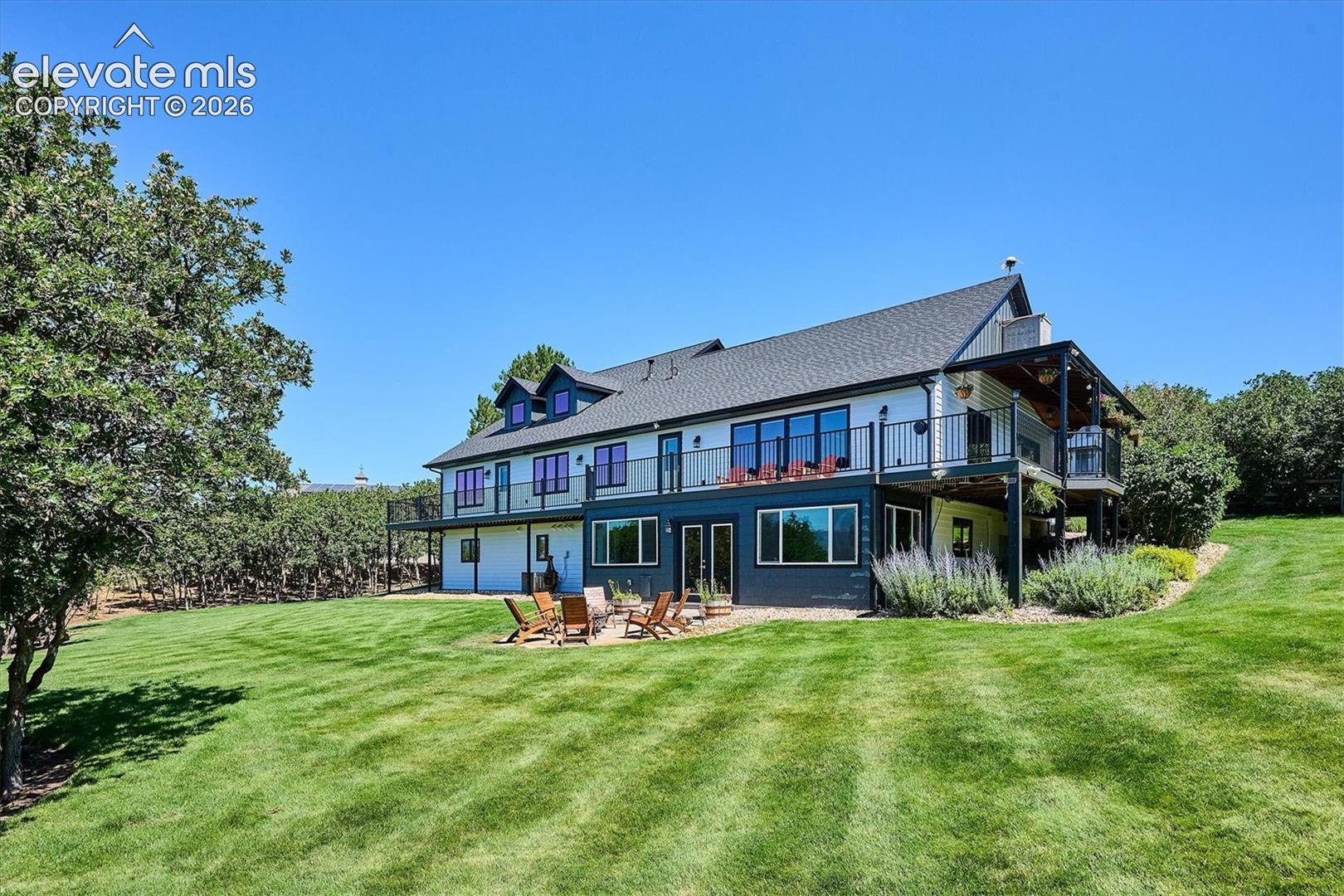 Listing photo 2 for 2464 W Wolfensberger Road