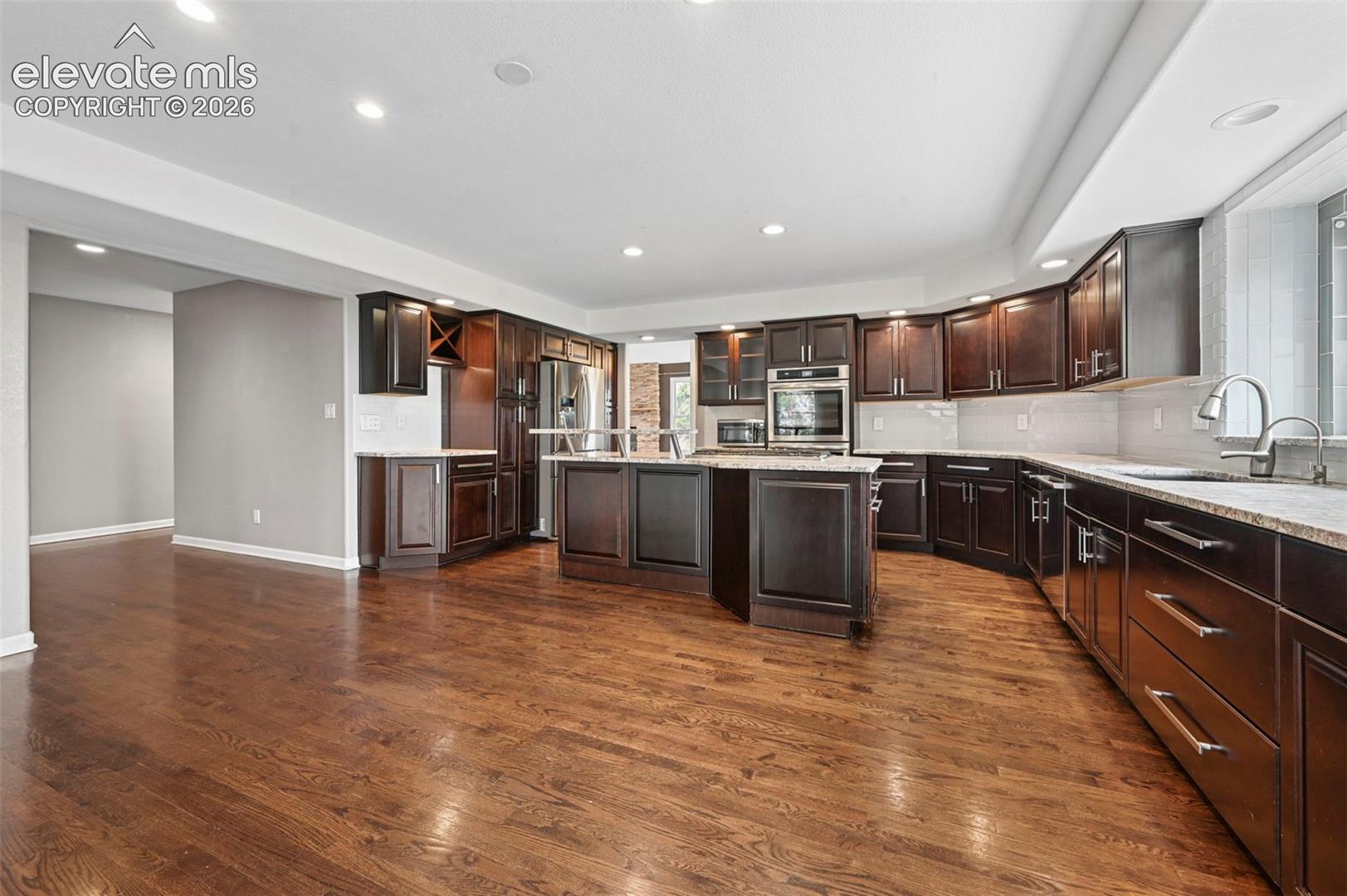 Listing photo 12 for 5365 Broadmoor Bluffs Drive