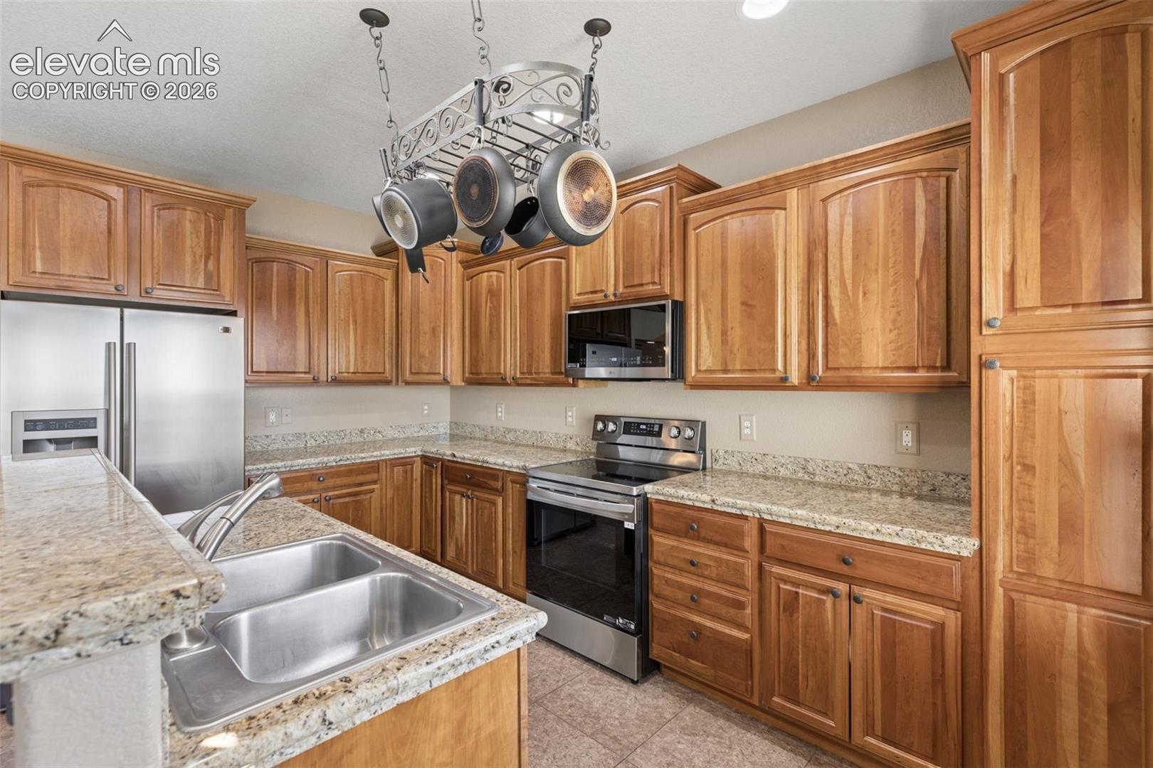 Listing photo 9 for 1055 Bayfield Drive