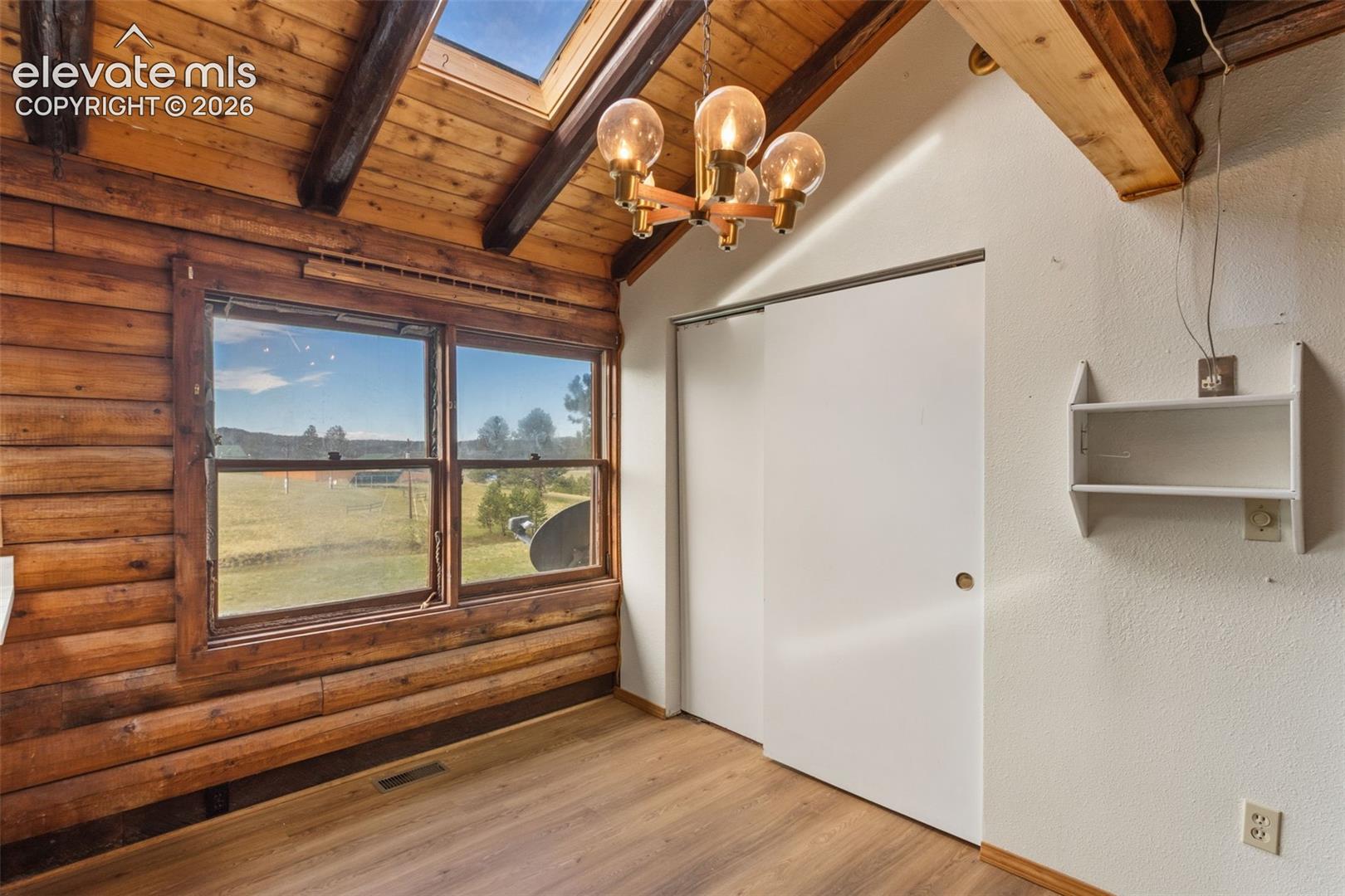 Listing photo 8 for 258 Appian Way
