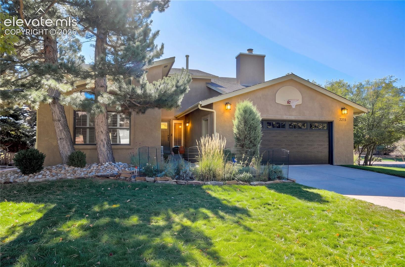 Listing photo 4 for 7215 Suntide Place