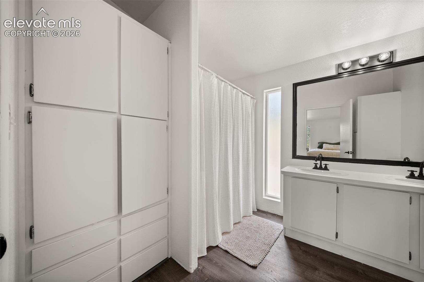 Listing photo 12 for 464 Hackamore Drive