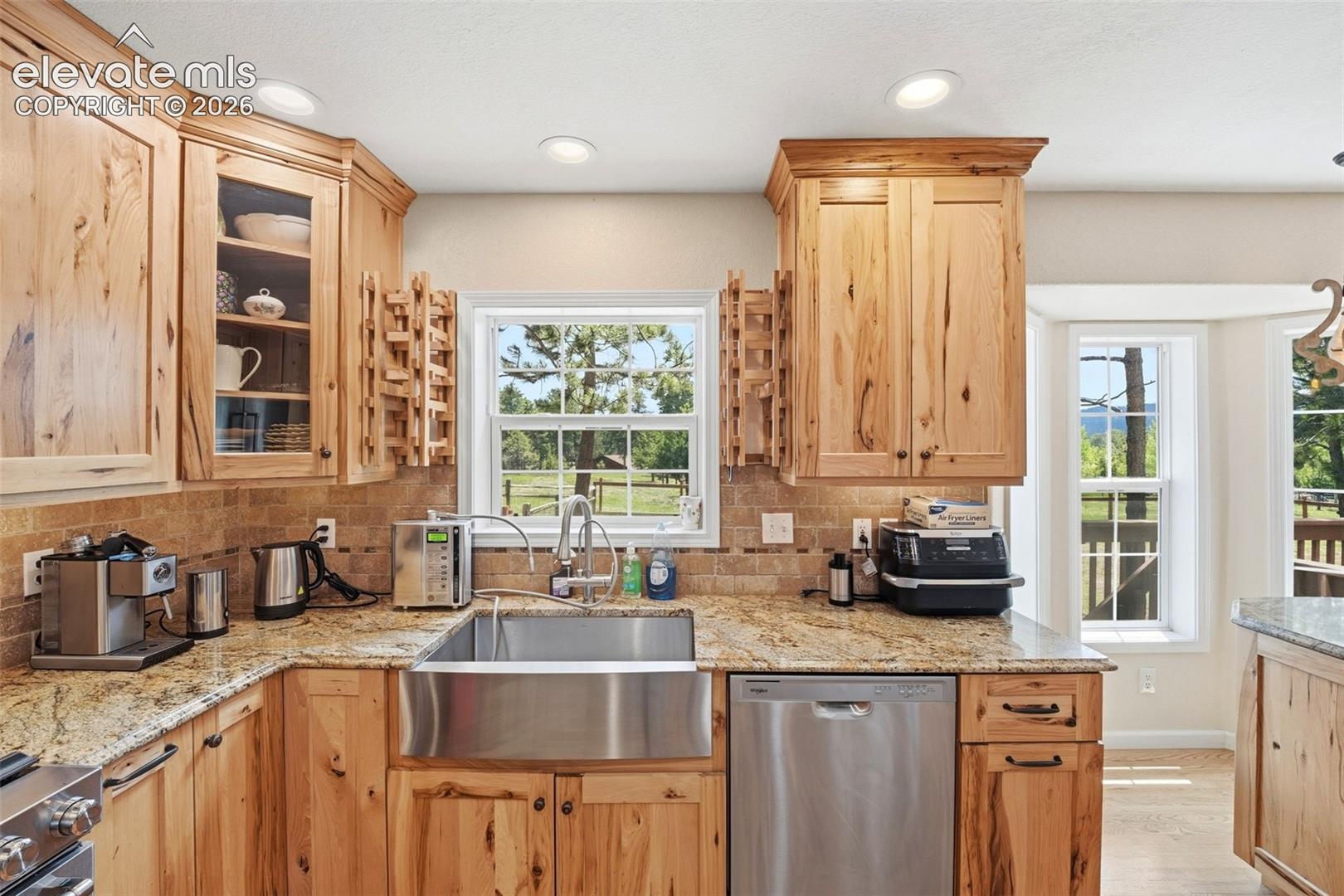 Listing photo 10 for 2221 Valley View Drive