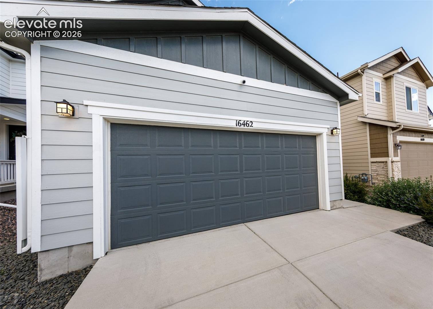 Listing photo 2 for 16462 Mountain Flax Drive