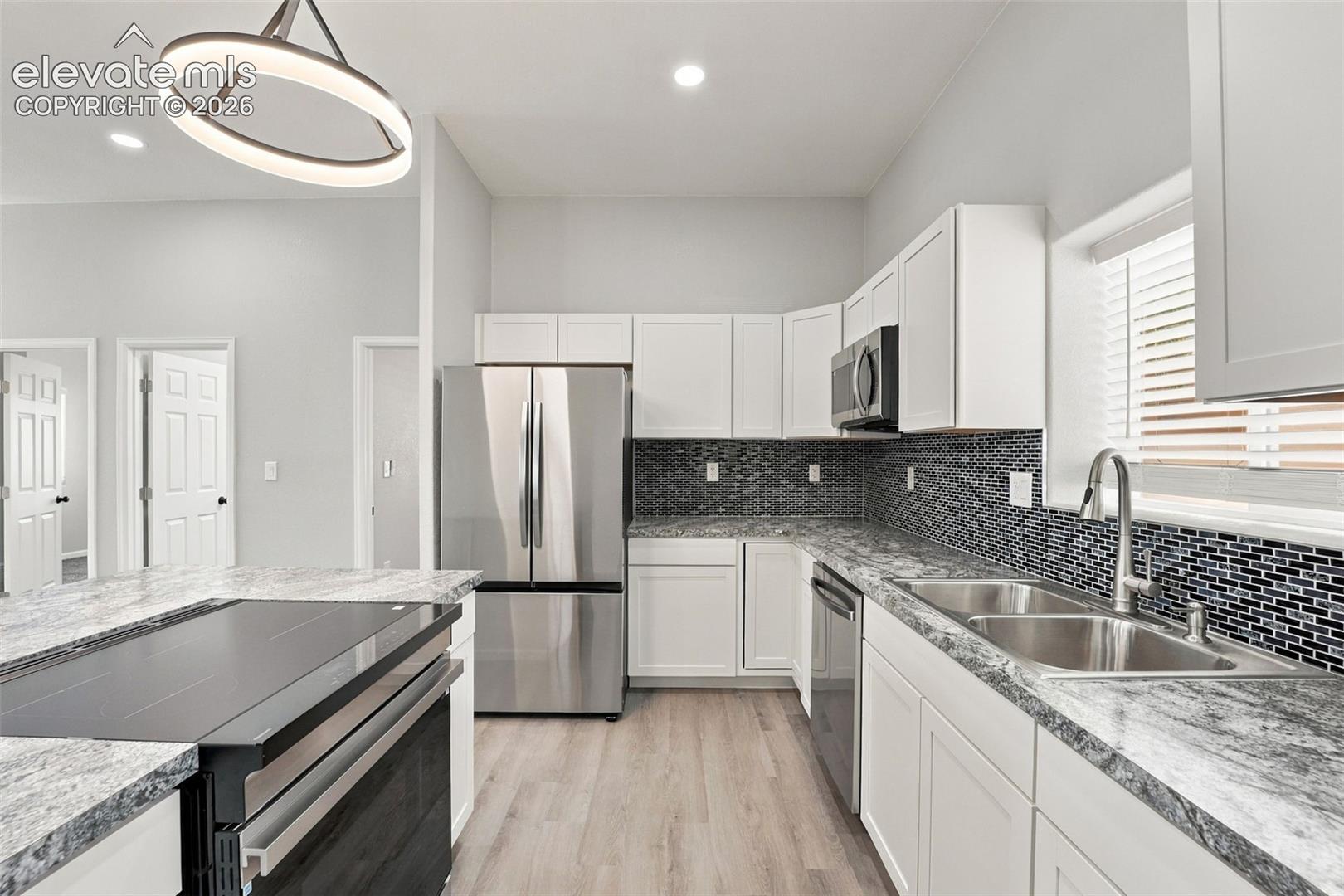 Listing photo 5 for 2200 Lewis Avenue