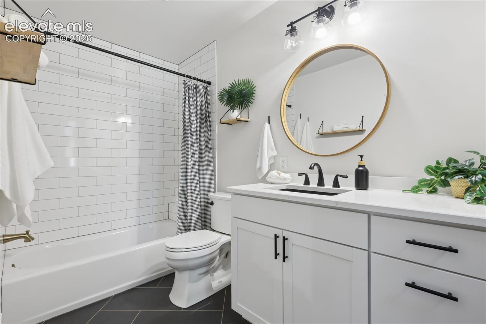 Listing photo 10 for 1812 W Pikes Peak Avenue
