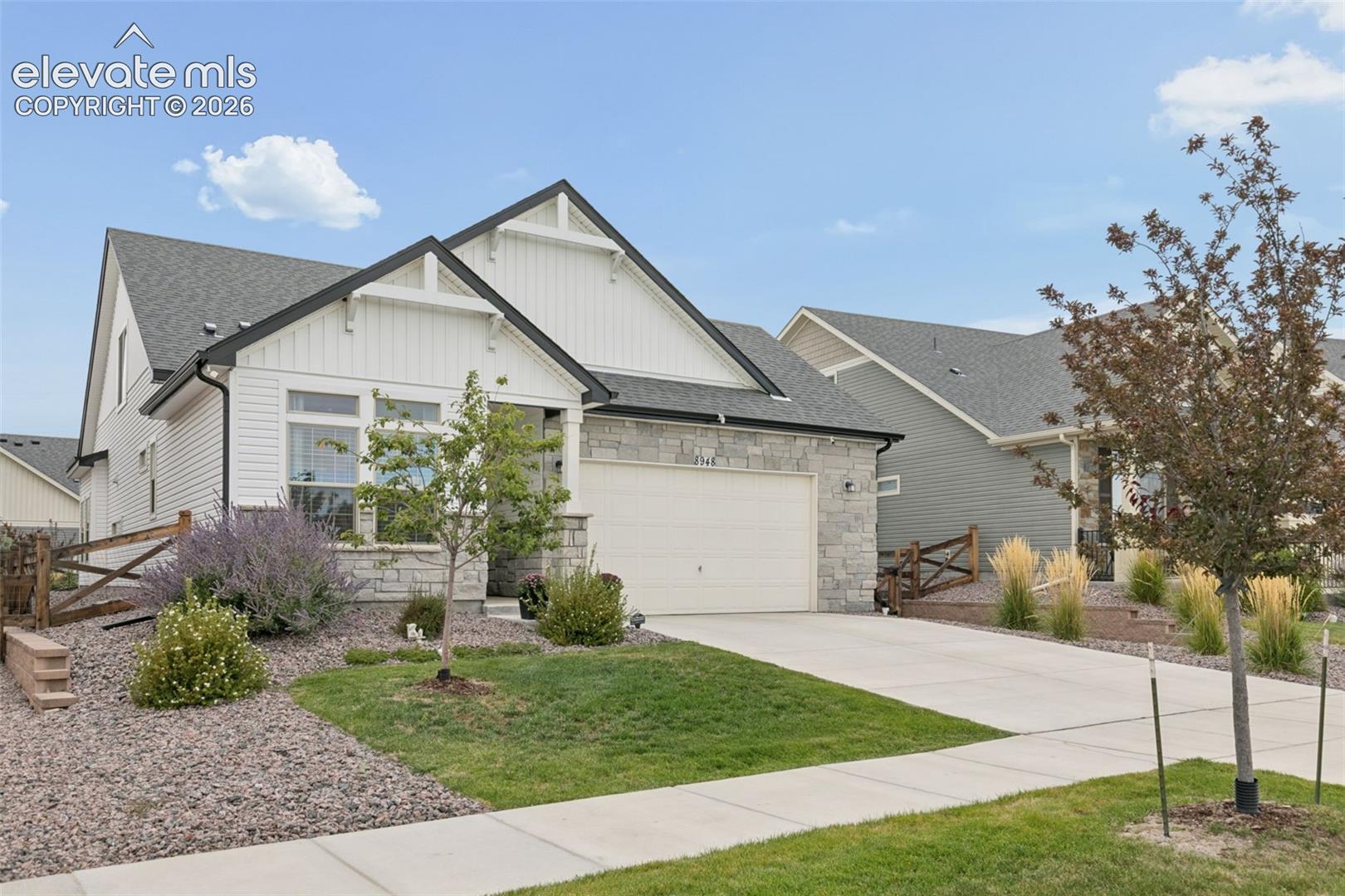 Listing photo 6 for 8948 Braemore Heights