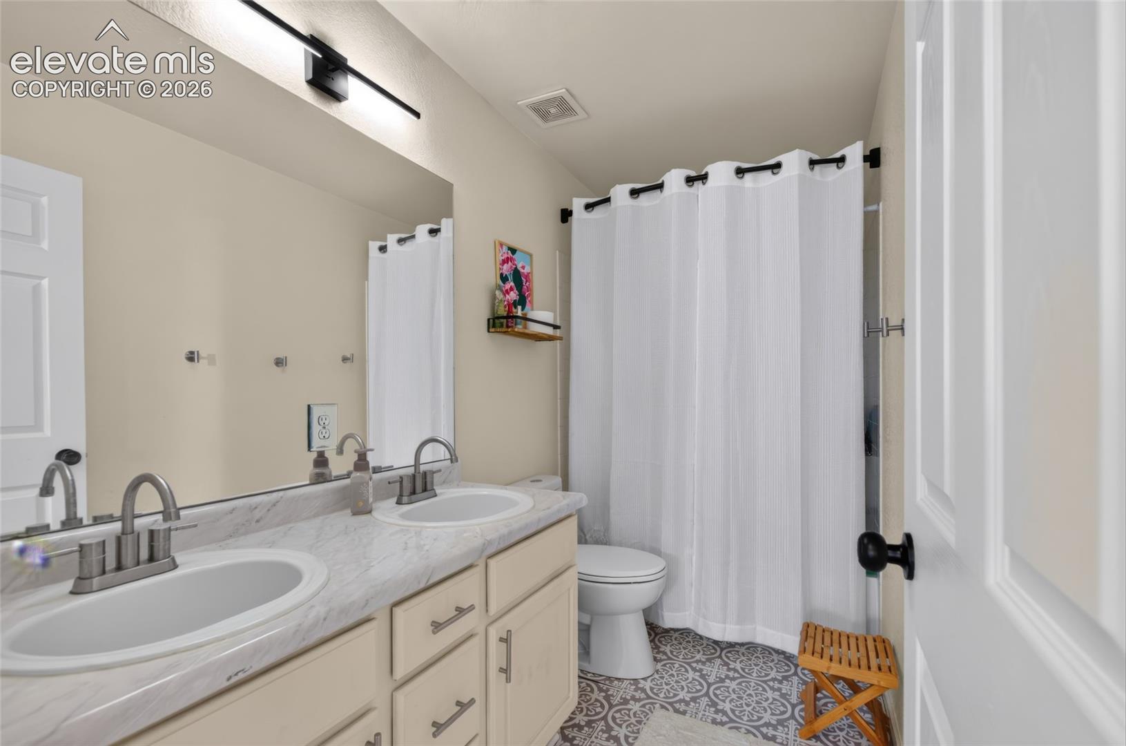 Listing photo 24 for 7490 Creekfront Drive