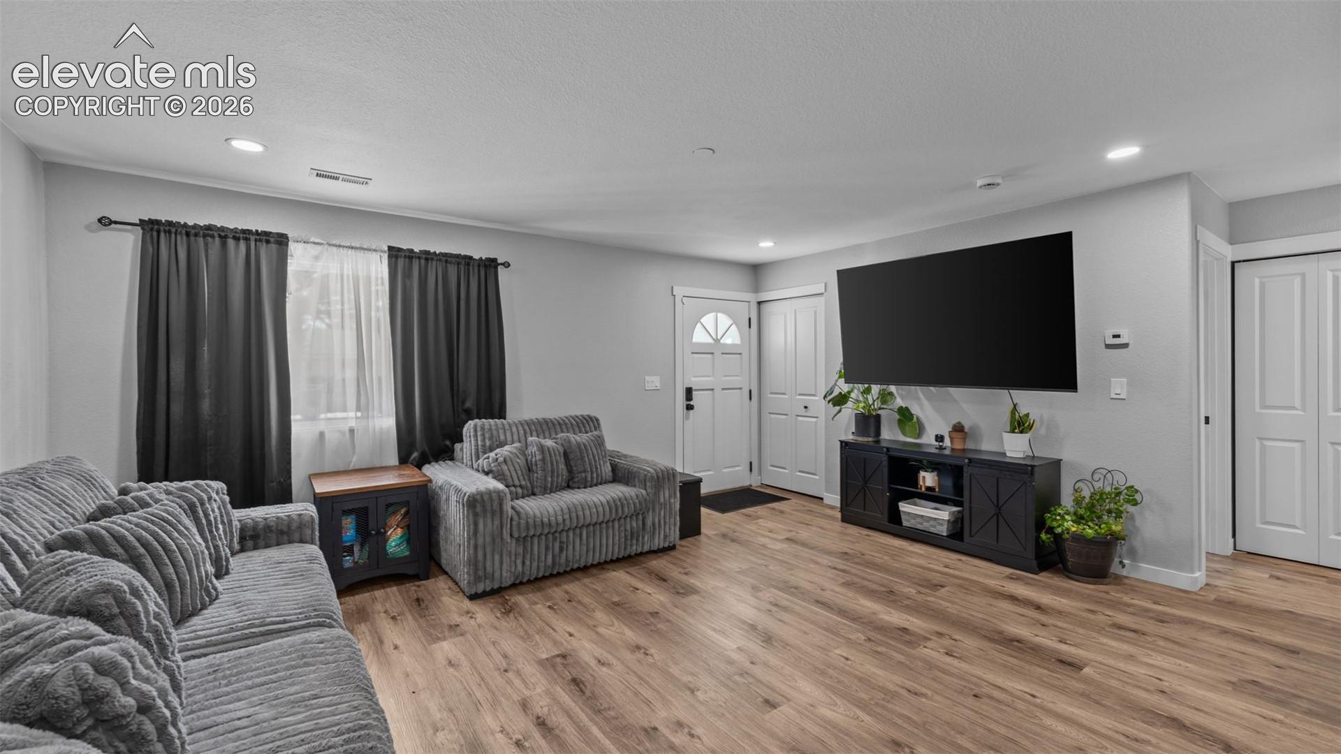 Listing photo 4 for 3210 Virginia Avenue