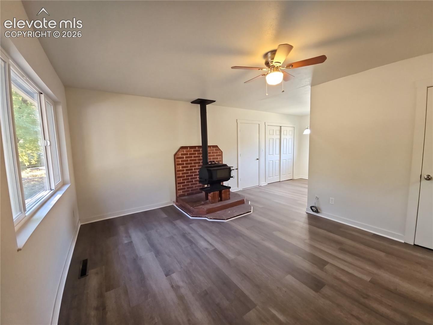 Listing photo 3 for 1136 Cambridge Avenue