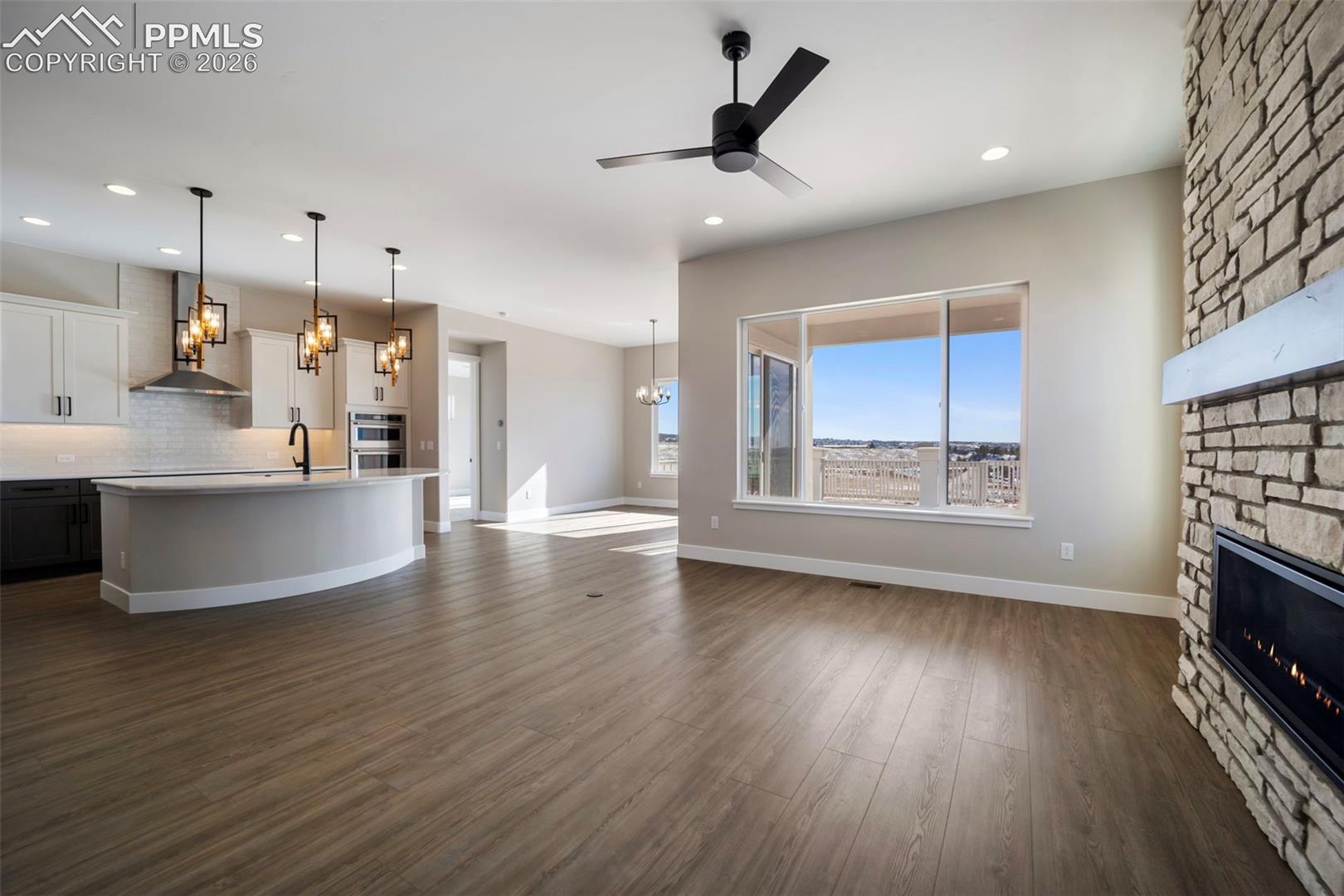 Listing photo 5 for 12323 Mionetto Court