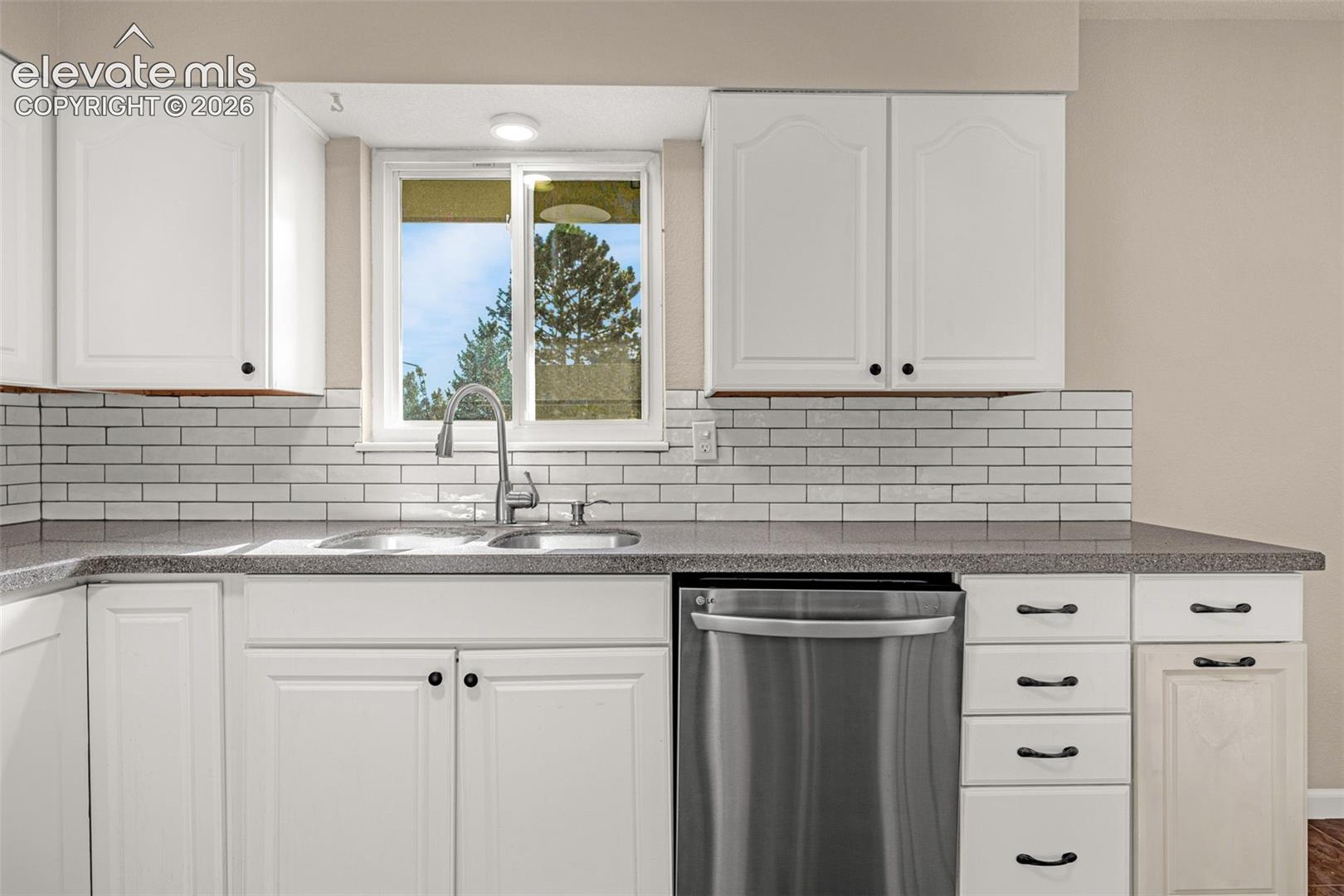 Listing photo 13 for 216 De La Vista Street