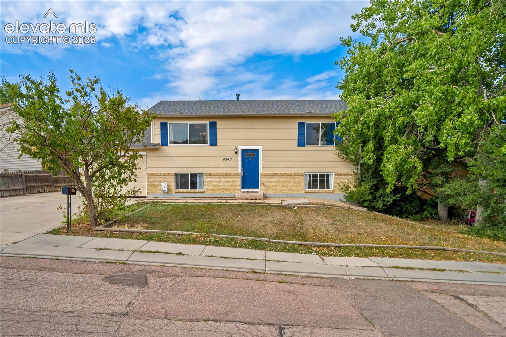 4340 Drummond Street, photo 2