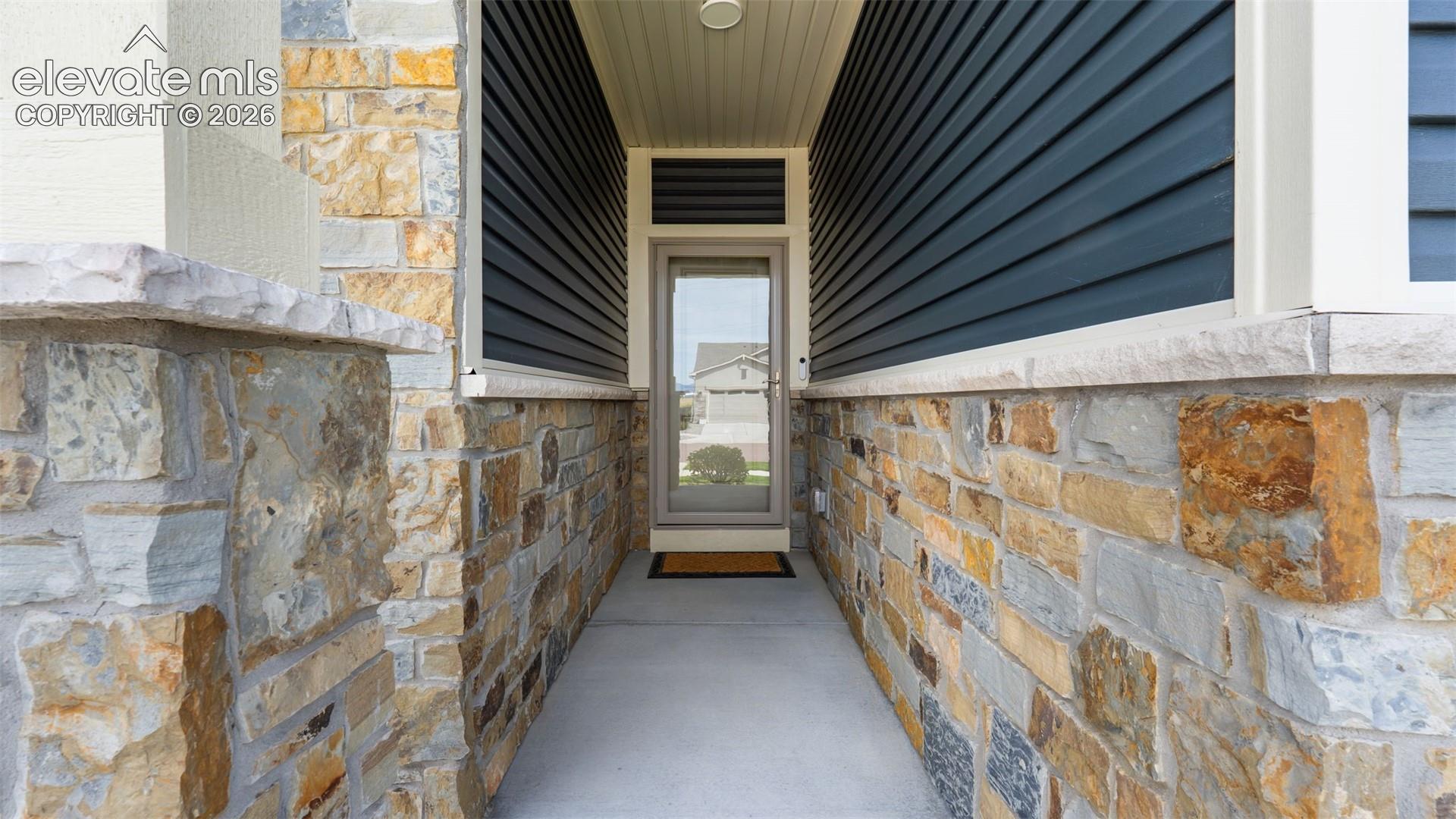 Listing photo 3 for 6055 Bennach Grove