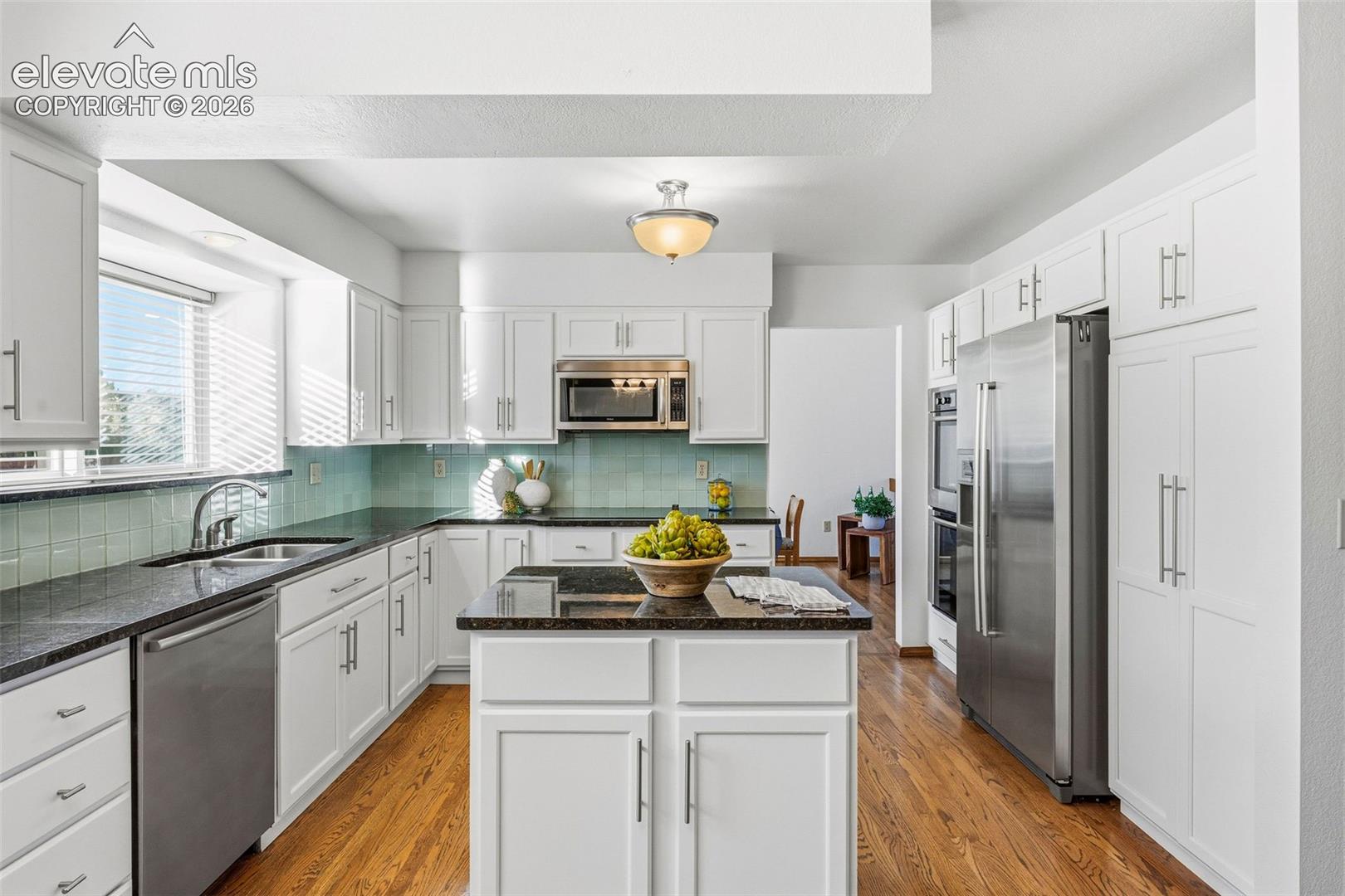 Listing photo 16 for 6120 Moorfield Avenue