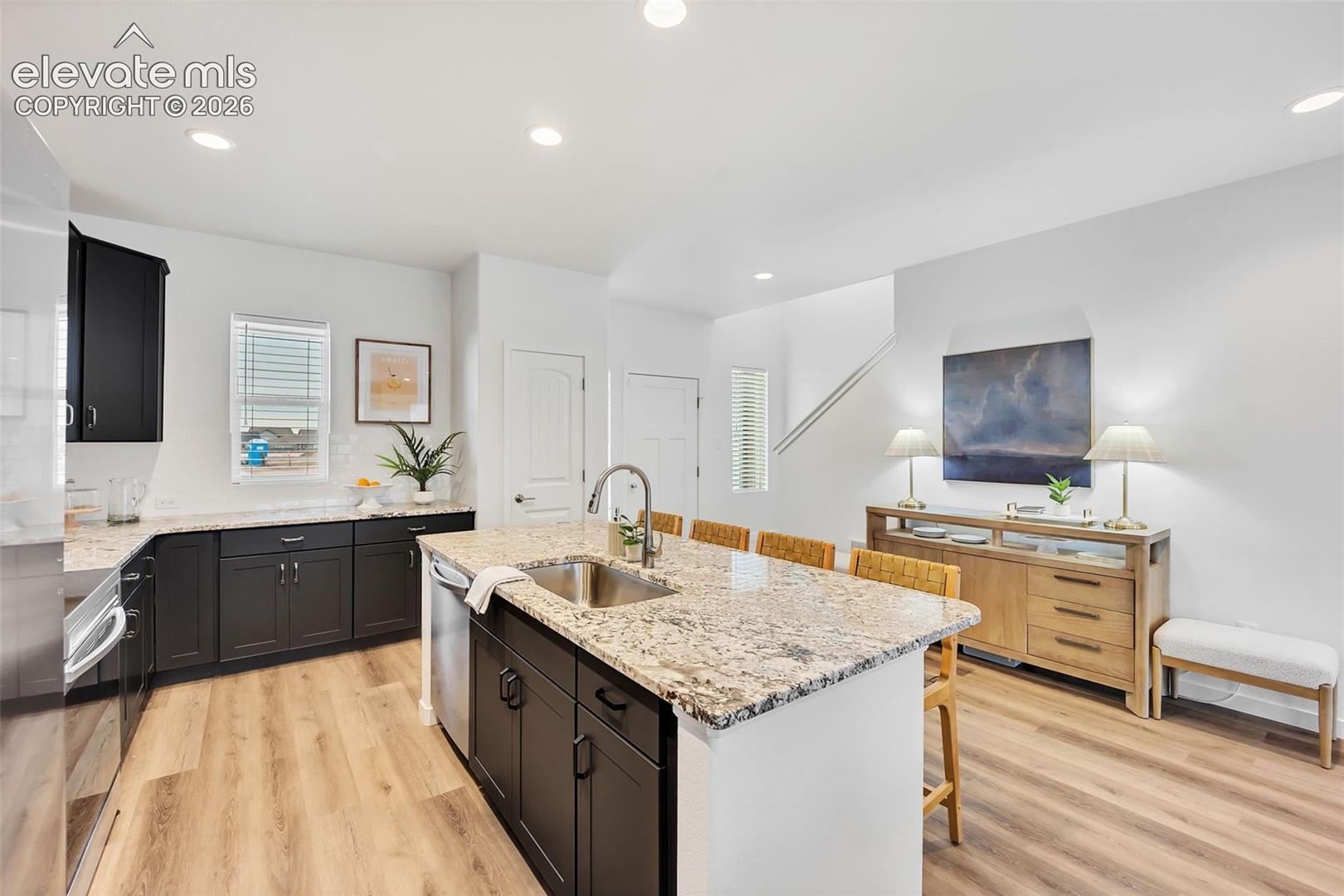 Listing photo 7 for 8180 Manor House Way