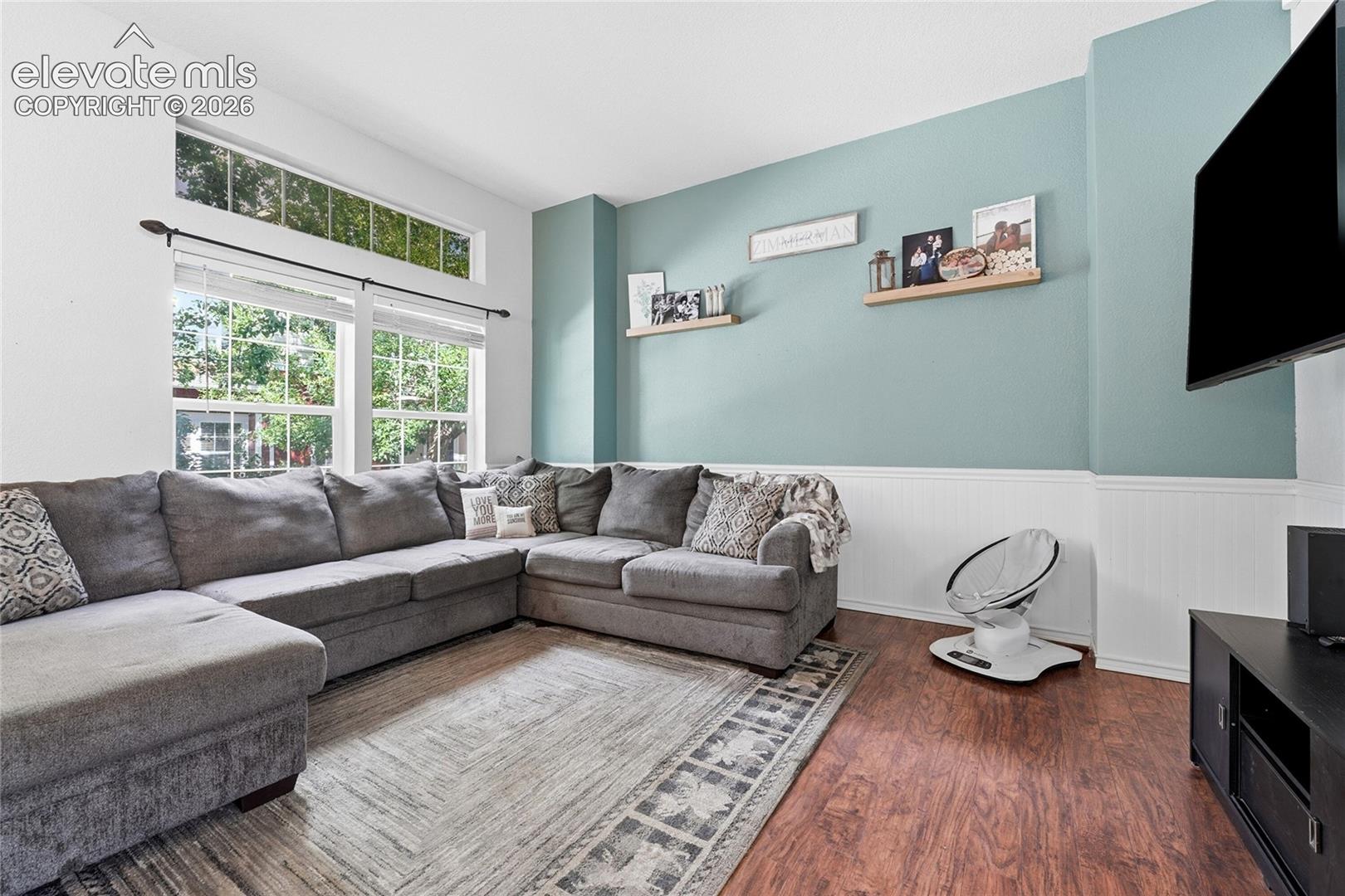 Listing photo 3 for 1489 Red Peak Drive