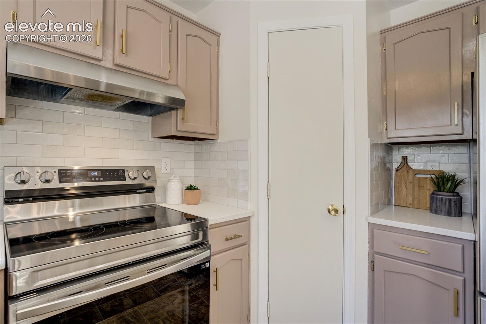 8295 Candon Drive, photo 12