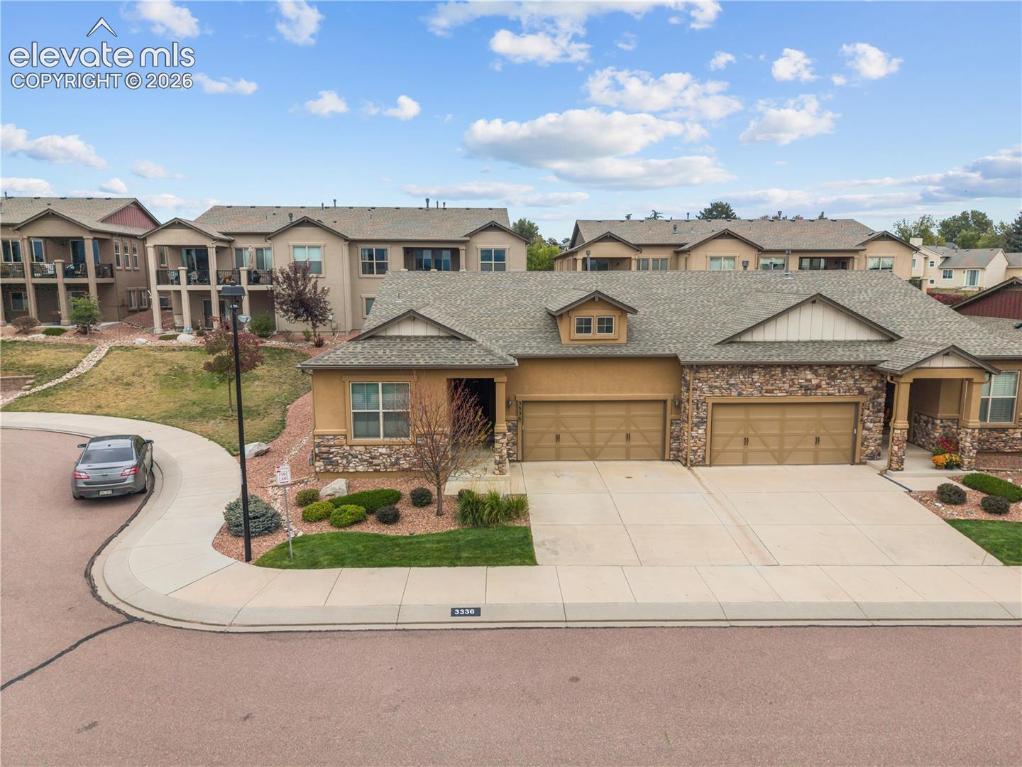 Listing photo 3 for 3336 Redcoat Lane