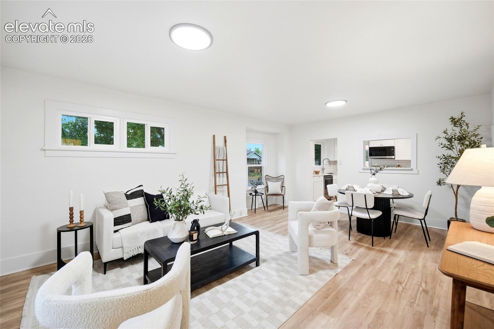 Listing photo 3 for 947 E Costilla Street