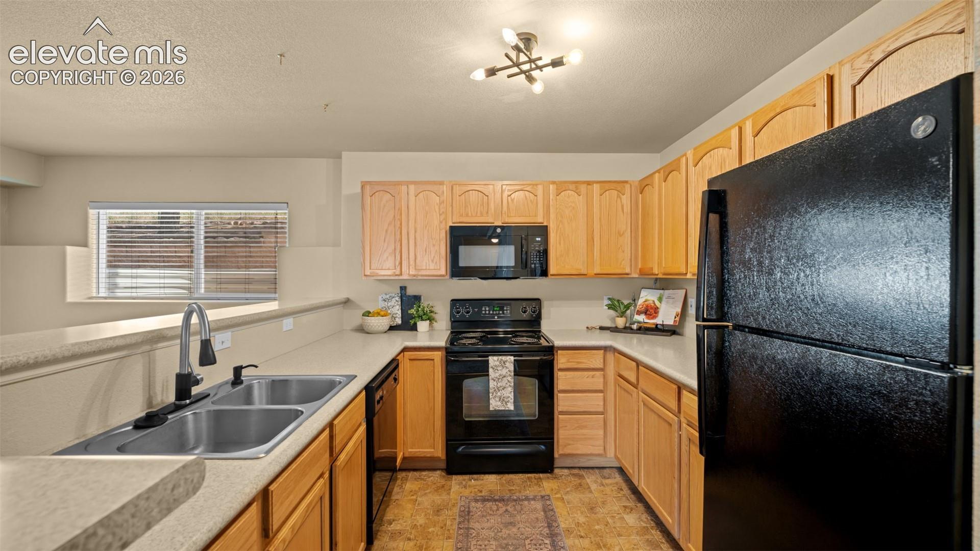 2280 La Salle Street, photo 7