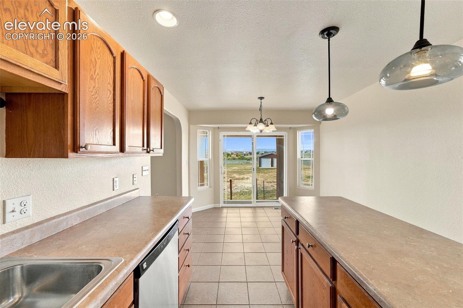 Listing photo 20 for 1385 N Challenger Drive