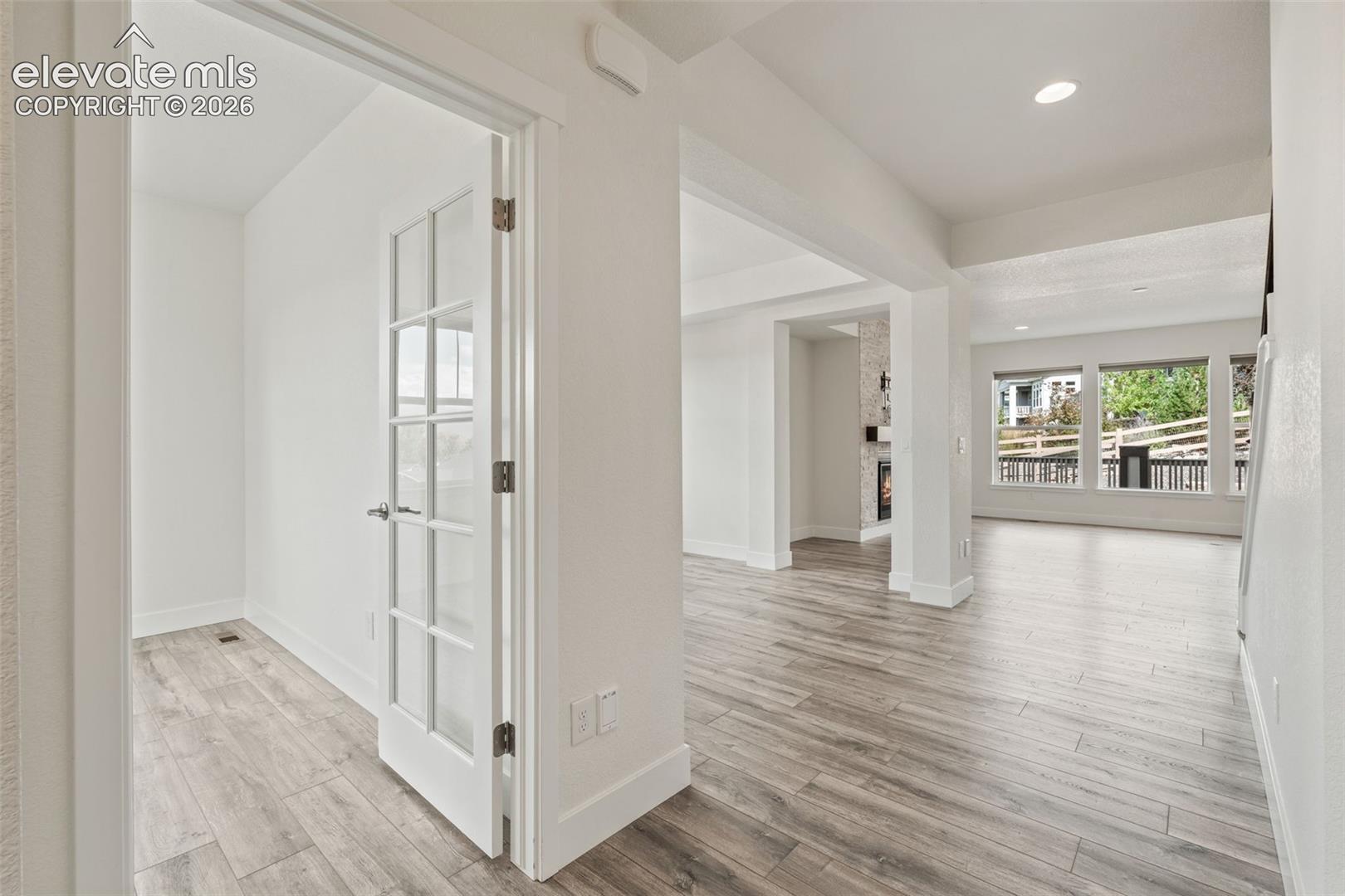Listing photo 3 for 1952 Clayhouse Drive