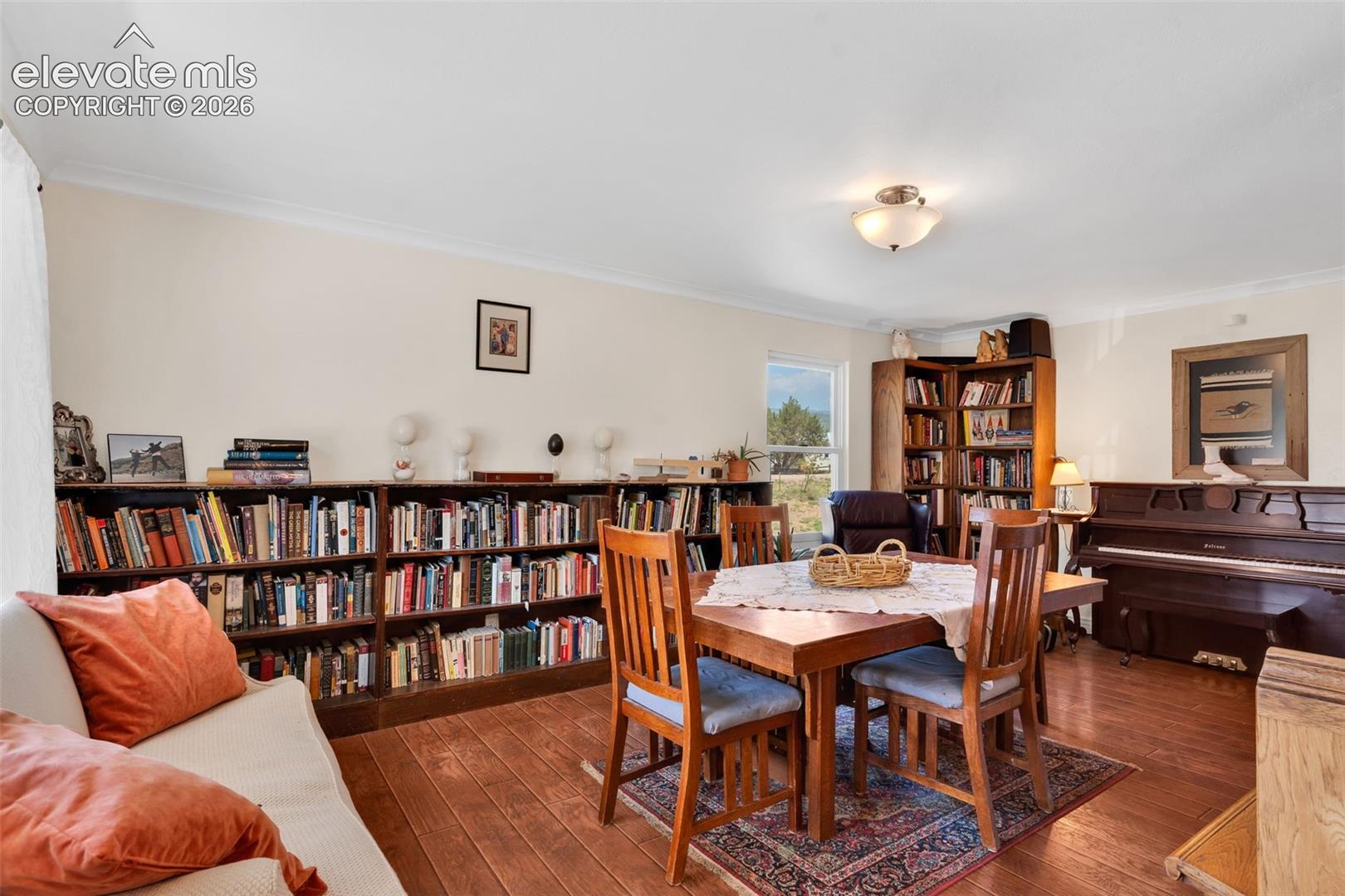 Listing photo 5 for 1004 Ridgeview Place