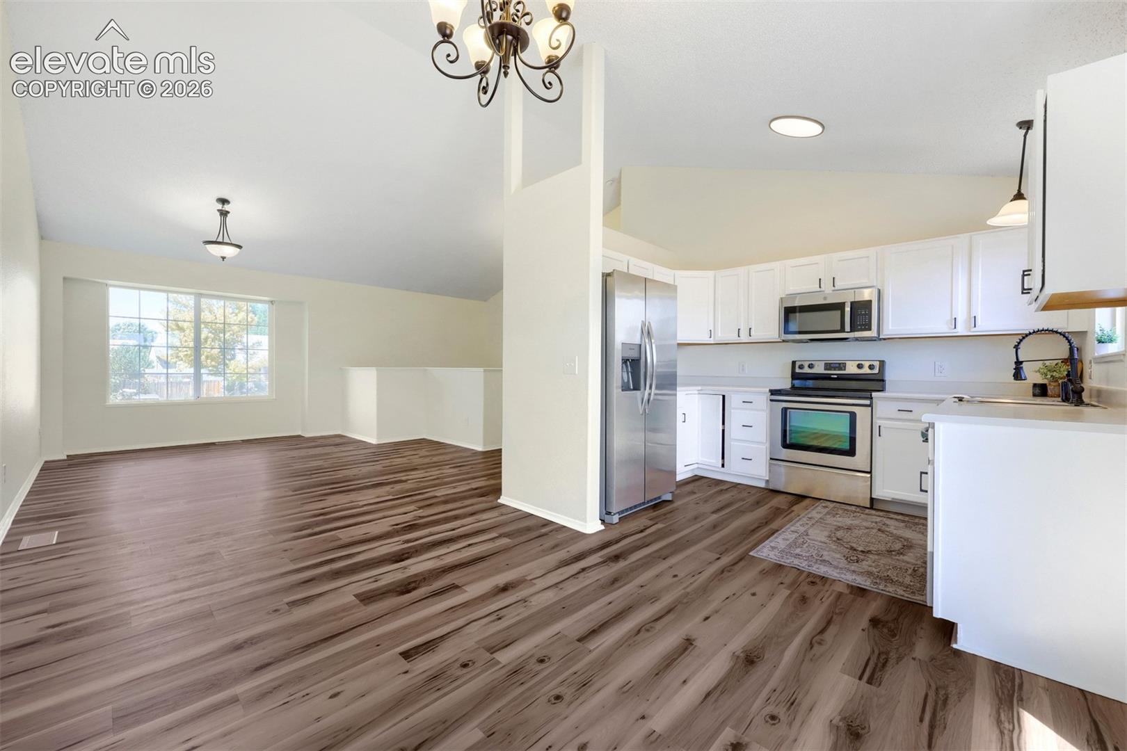 Listing photo 7 for 858 Marshall Drive
