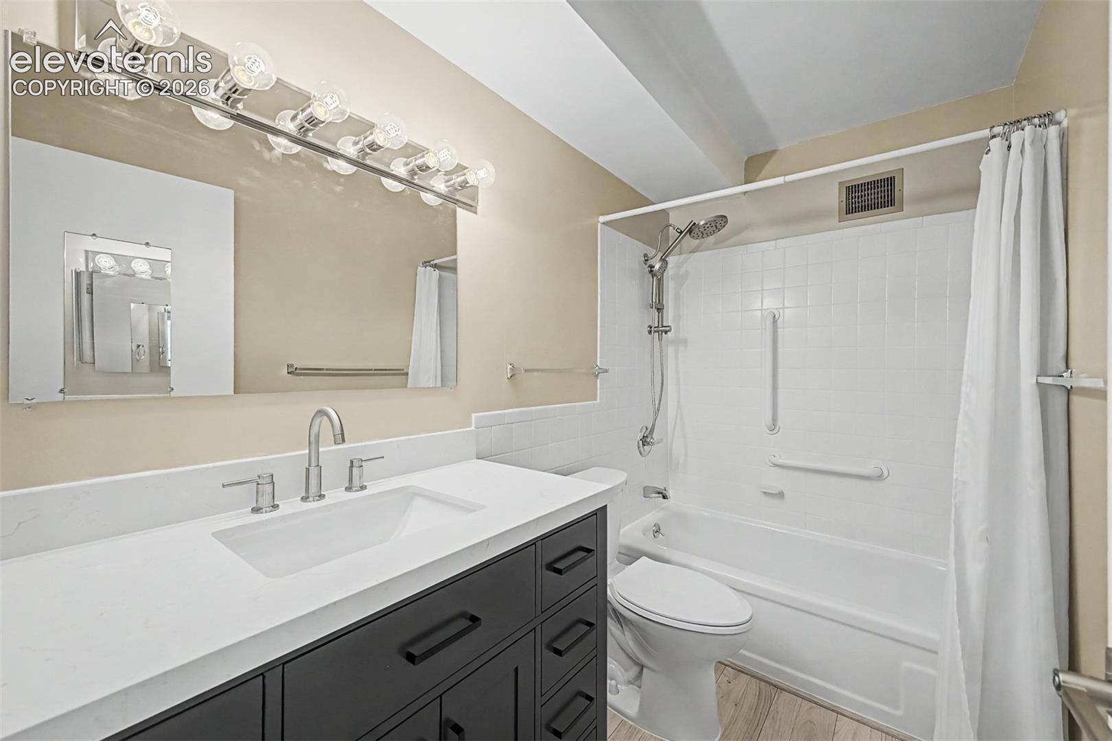 Listing photo 17 for 605 S Alton Way 12C