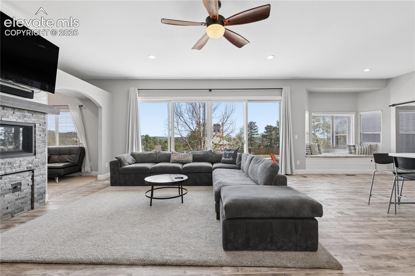 Listing photo 12 for 703 Platt Lane