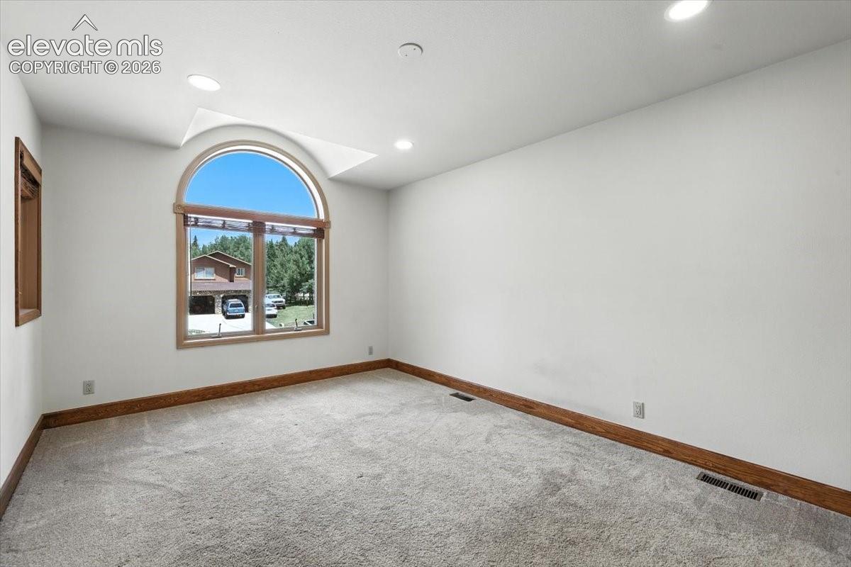 Listing photo 20 for 1975 Valley View Drive