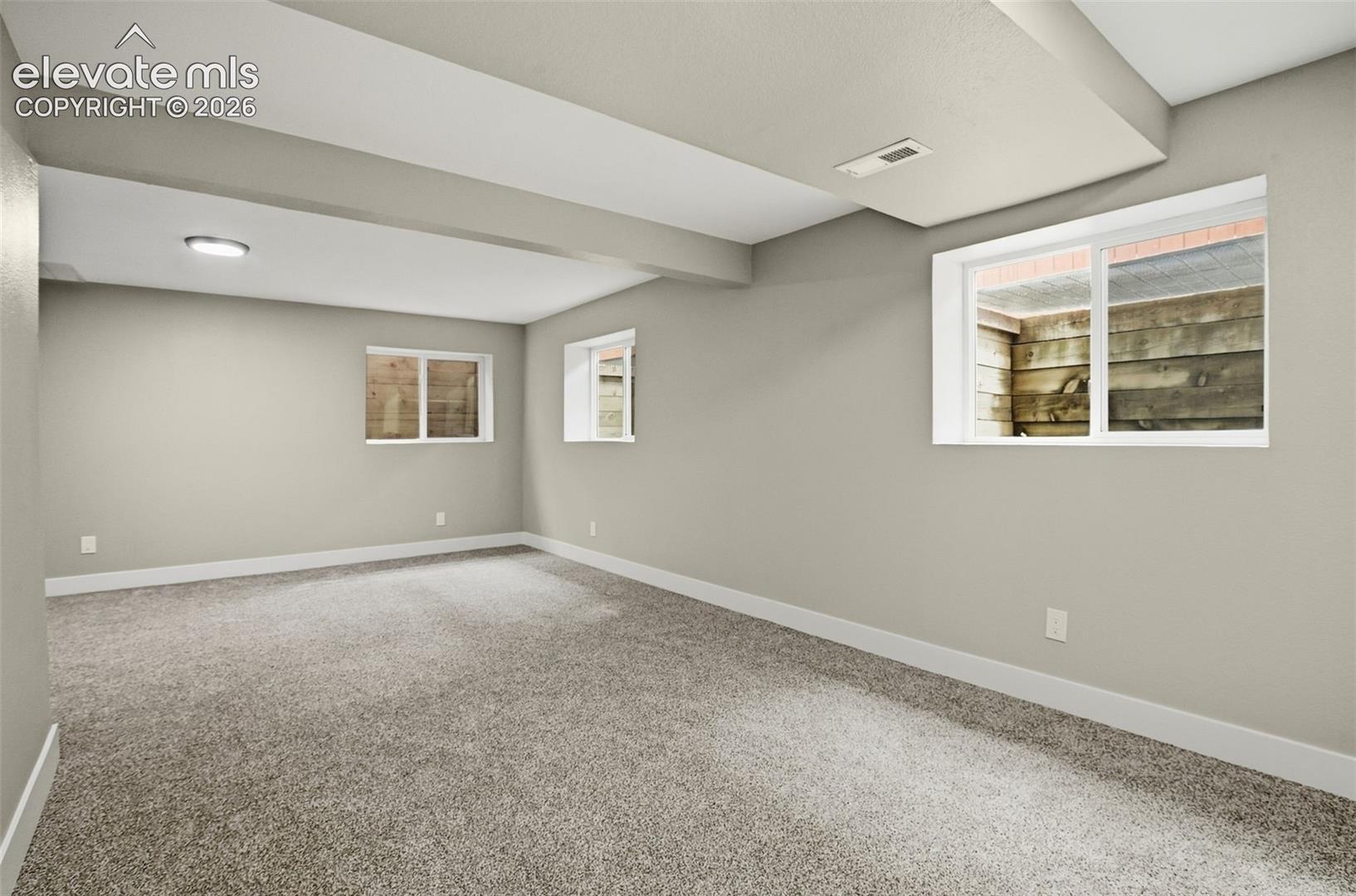 Listing photo 37 for 960 Crandall Drive