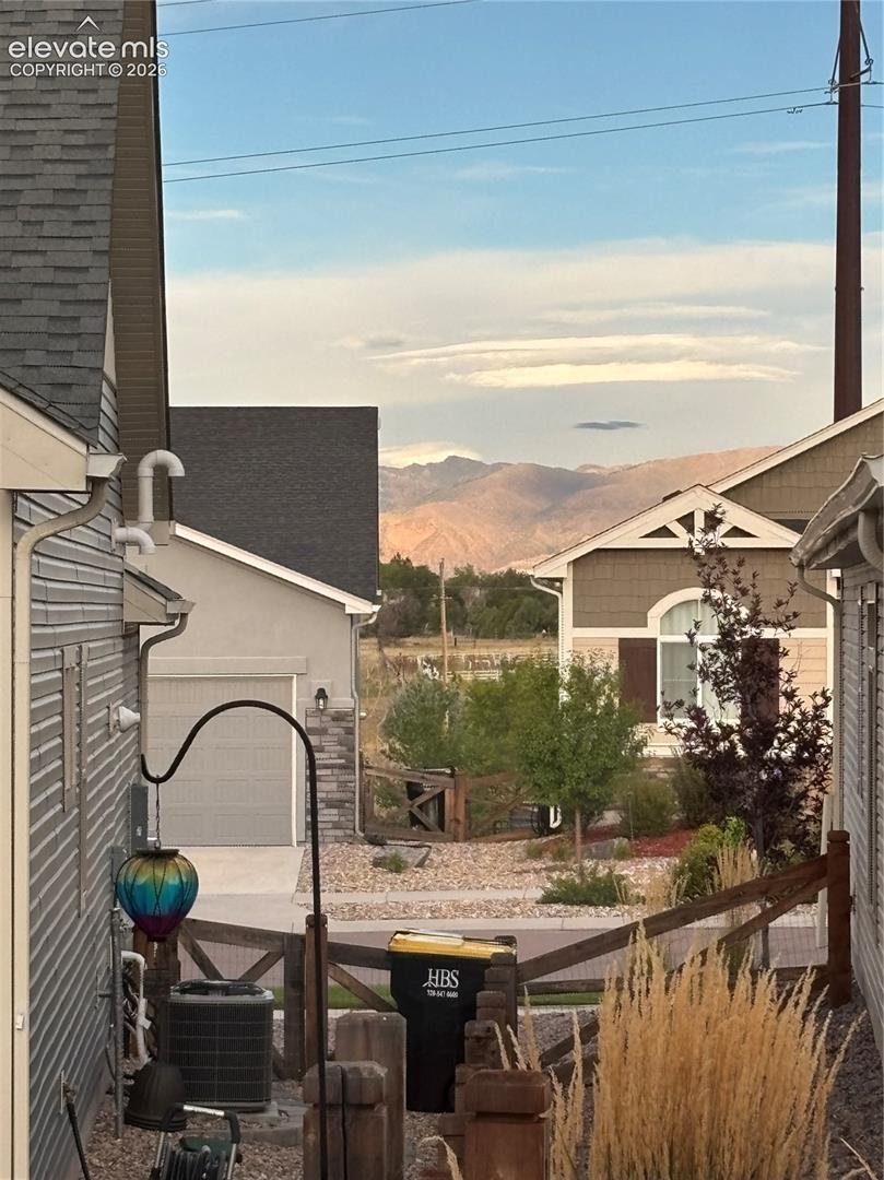 Listing photo 3 for 8948 Braemore Heights
