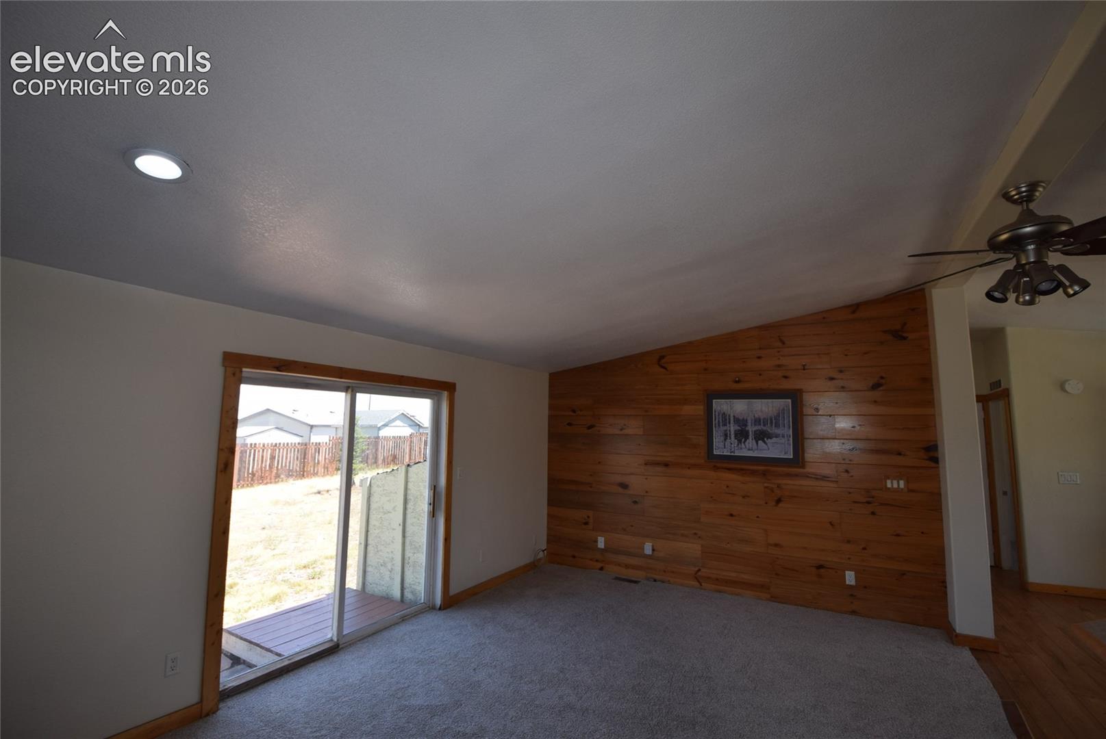 Listing photo 17 for 877 Maid Marian Drive
