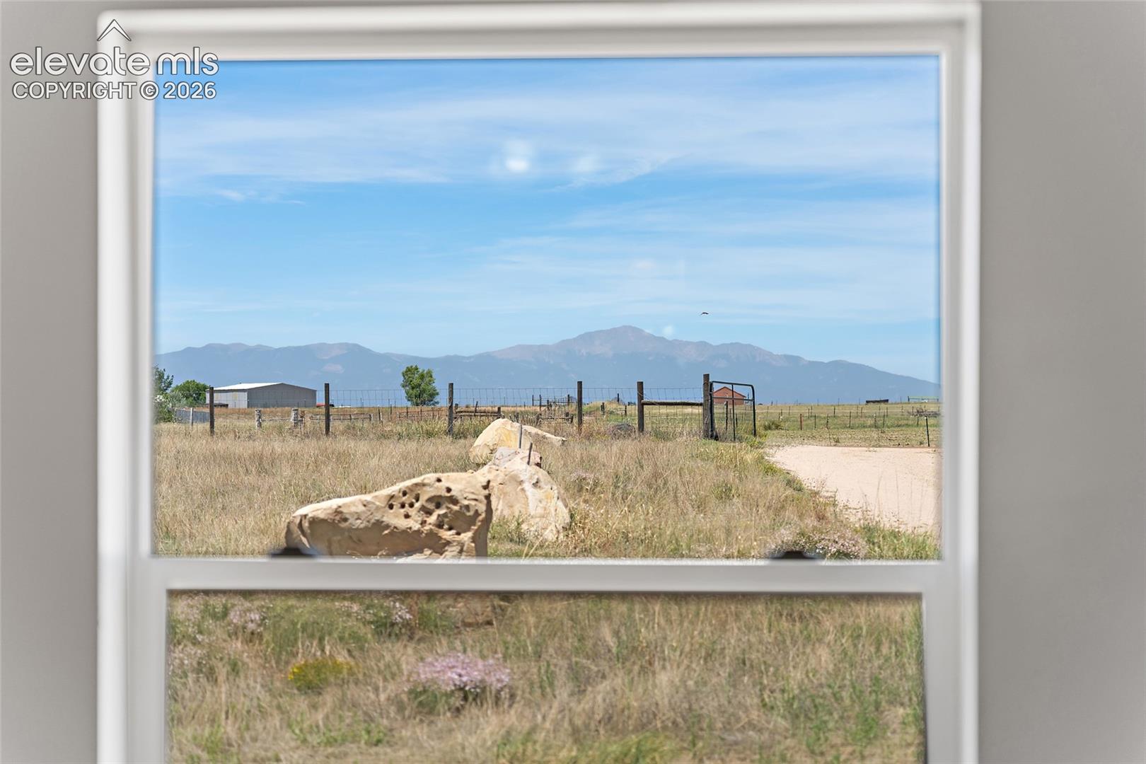Listing photo 12 for 1385 Antelope Drive