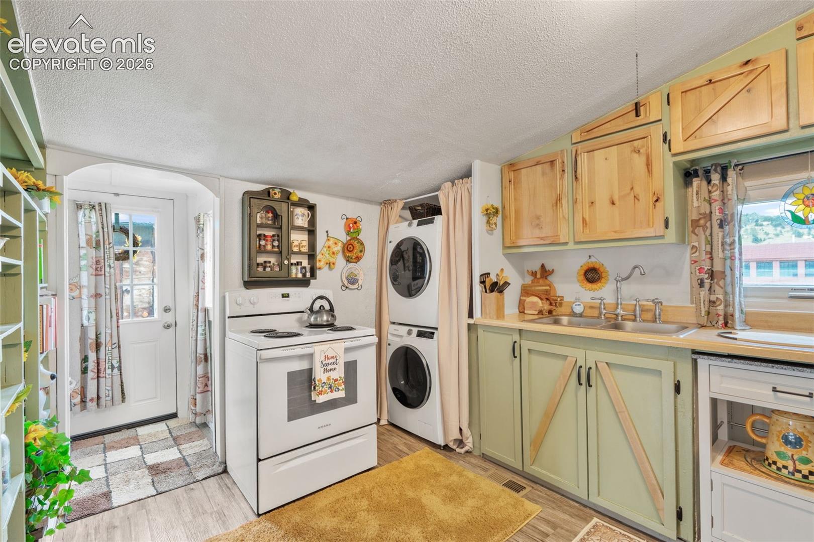 Listing photo 16 for 331 E Golden Avenue