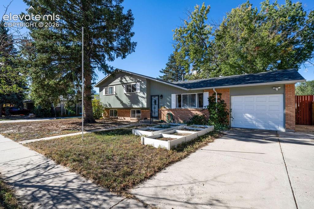Listing photo 2 for 2014 Wold Avenue