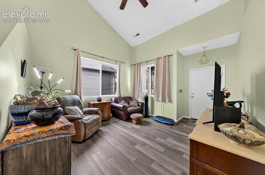 Listing photo 6 for 818 Hayloft Lane