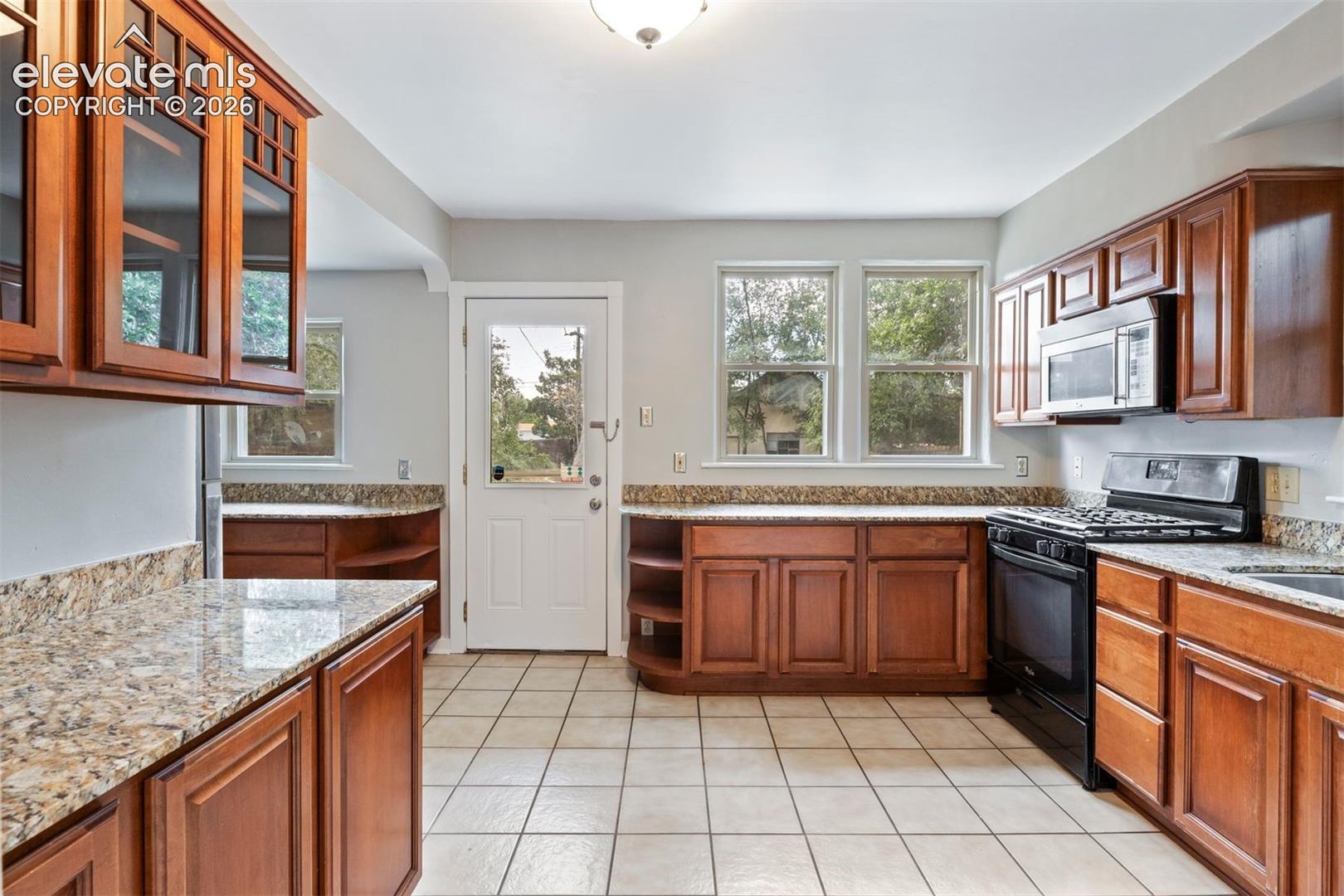 Listing photo 3 for 2309 N Nevada Avenue