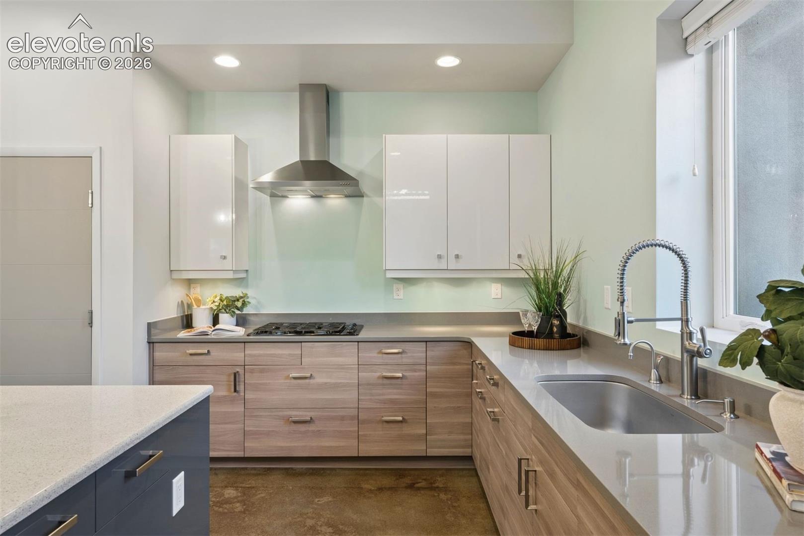 Listing photo 21 for 815 W Jefferson Street