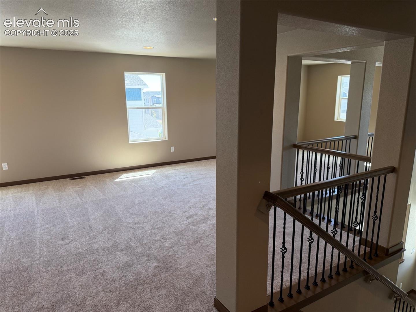 Listing photo 8 for 10895 Evening Creek Drive